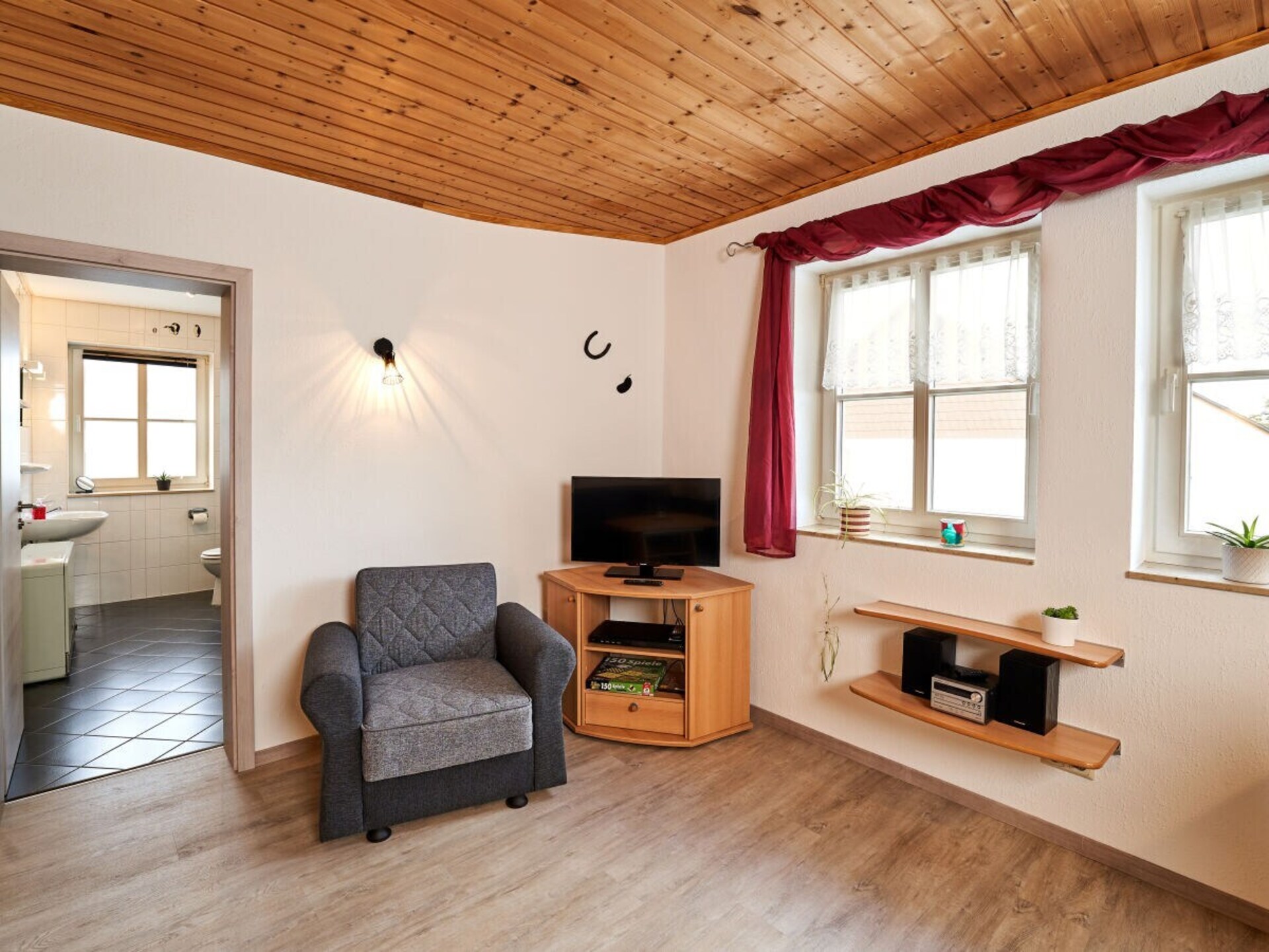 Ruim vakantiehuis voor 4 in Oberscheidweiler, Eifel – met tuin & speelparadijs - foto 11