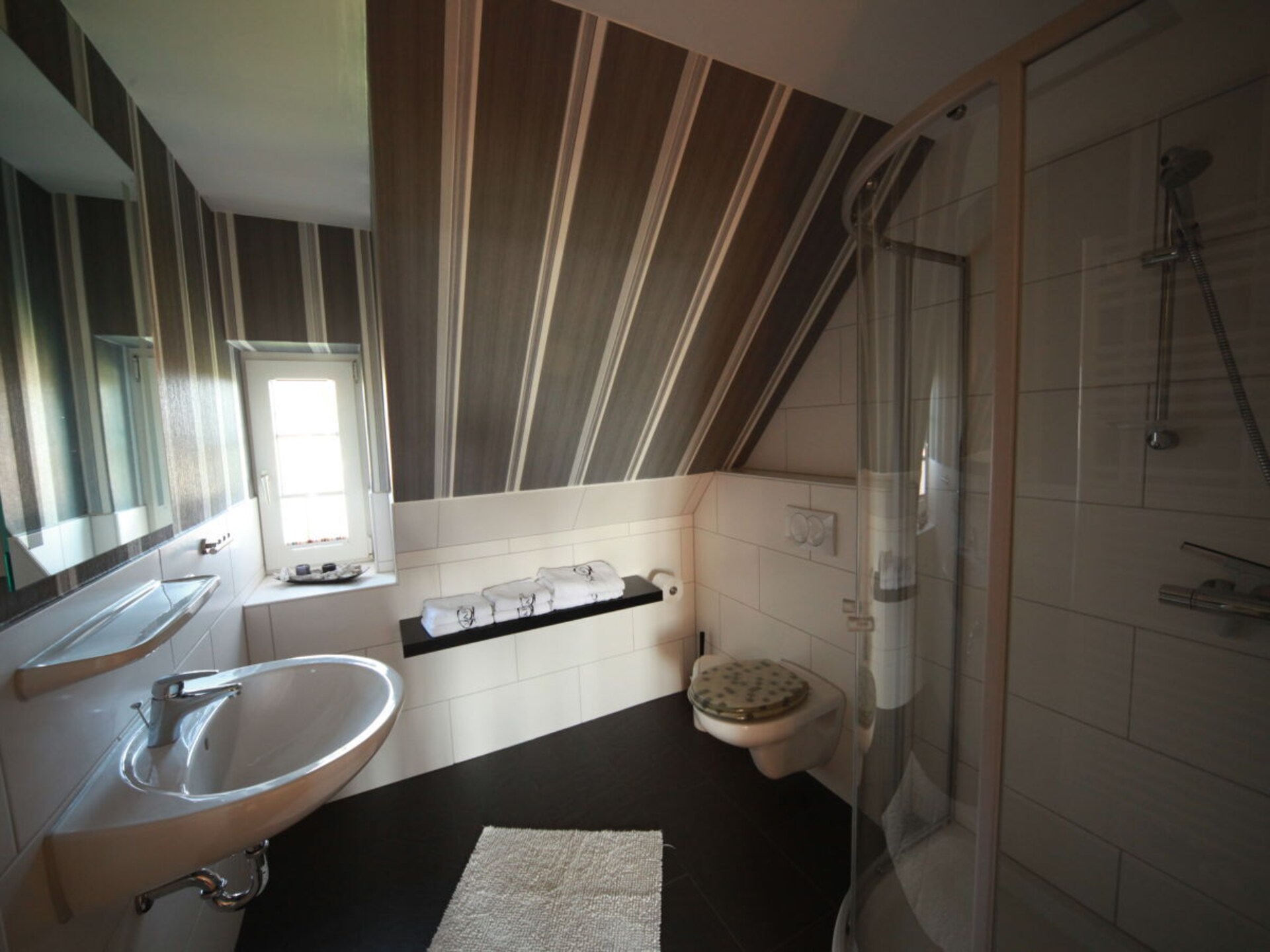 Rustiek appartement in Borgsum met weids uitzicht en balkon - foto 4
