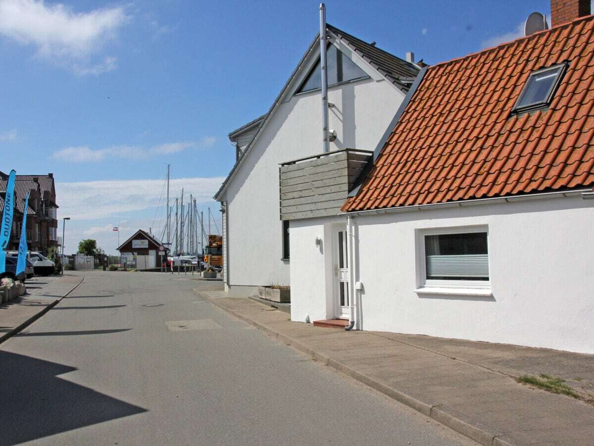 Vissershuisje aan de jachthaven van Lemkenhafen – 4 personen, 3 slaapkamers - foto 2