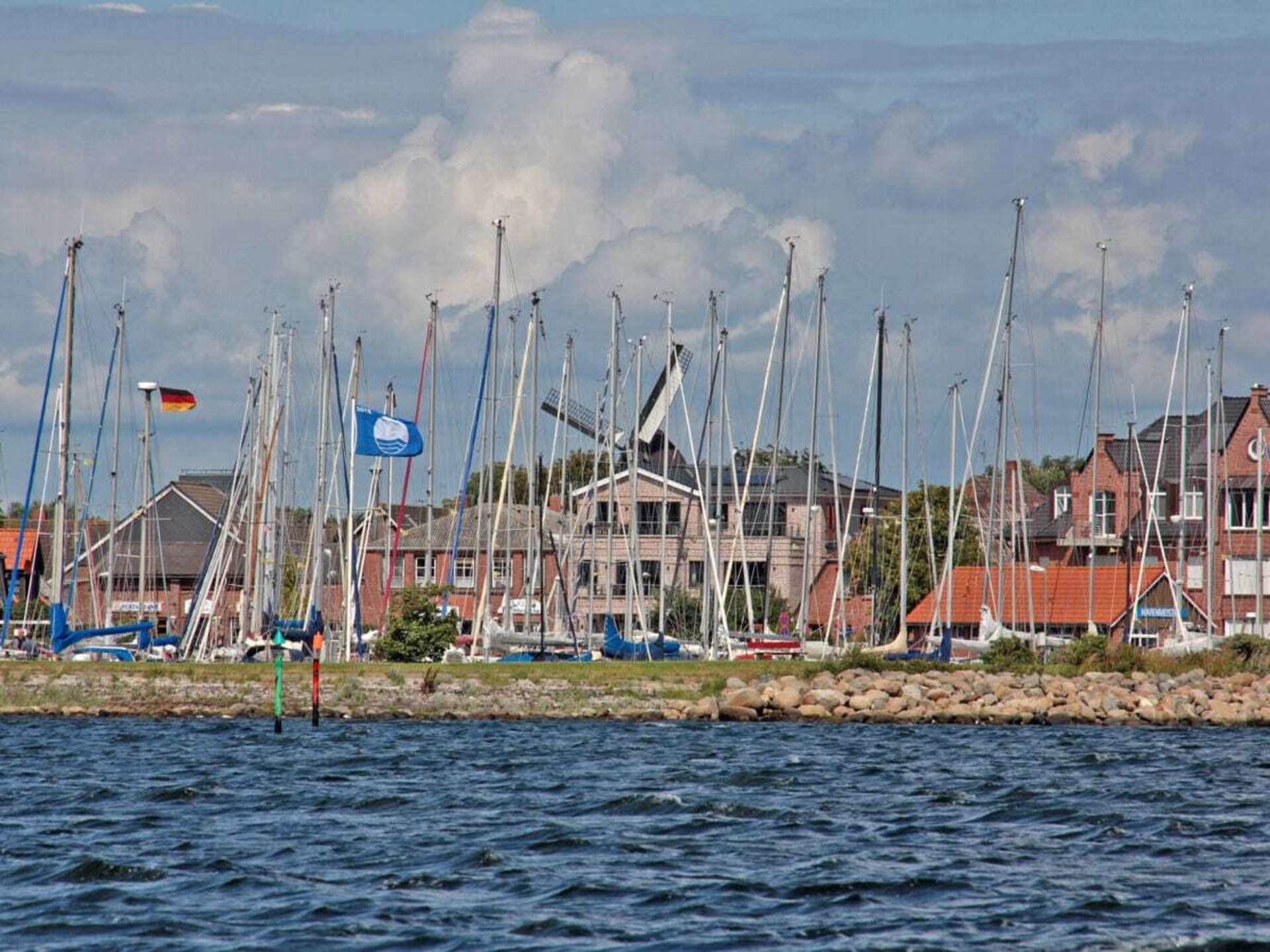 Vissershuisje aan de jachthaven van Lemkenhafen – 4 personen, 3 slaapkamers - foto 22