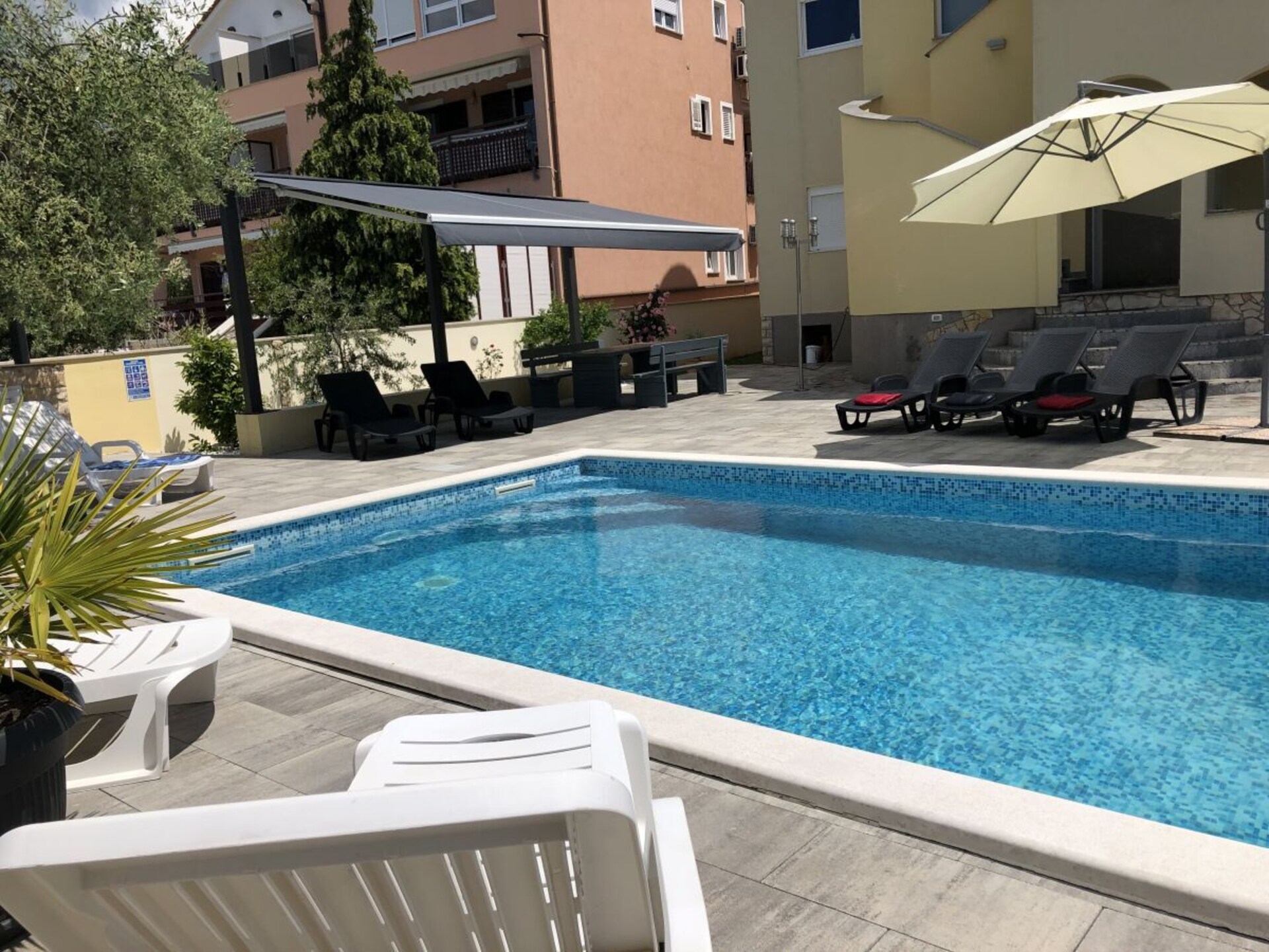 Stijlvol gerenoveerd huis met zwembad op 300m van centrum Vodnjan - foto 7