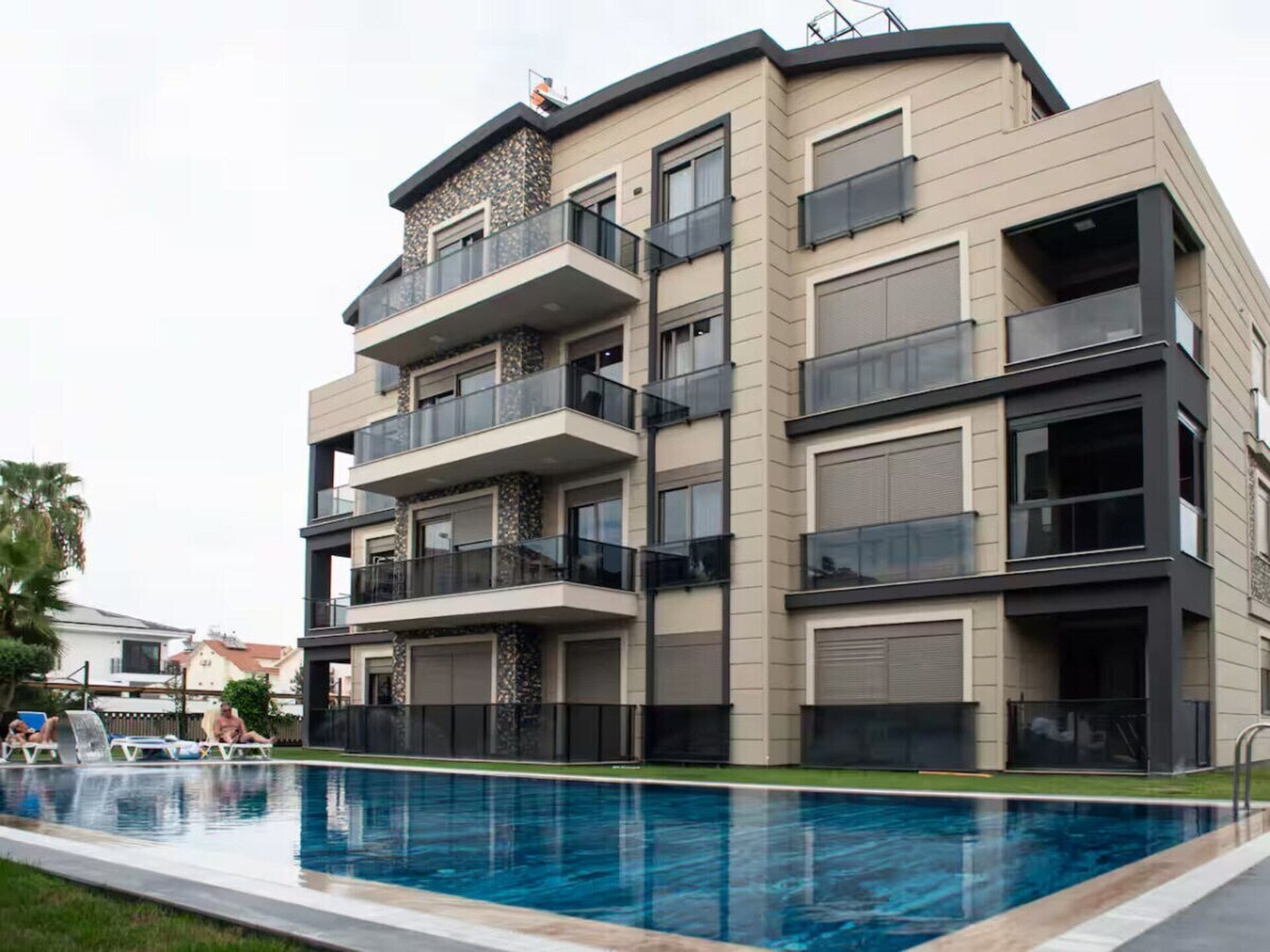 Ruime duplex voor 8 personen met balkon, vlakbij centrum van Antalya - foto 2
