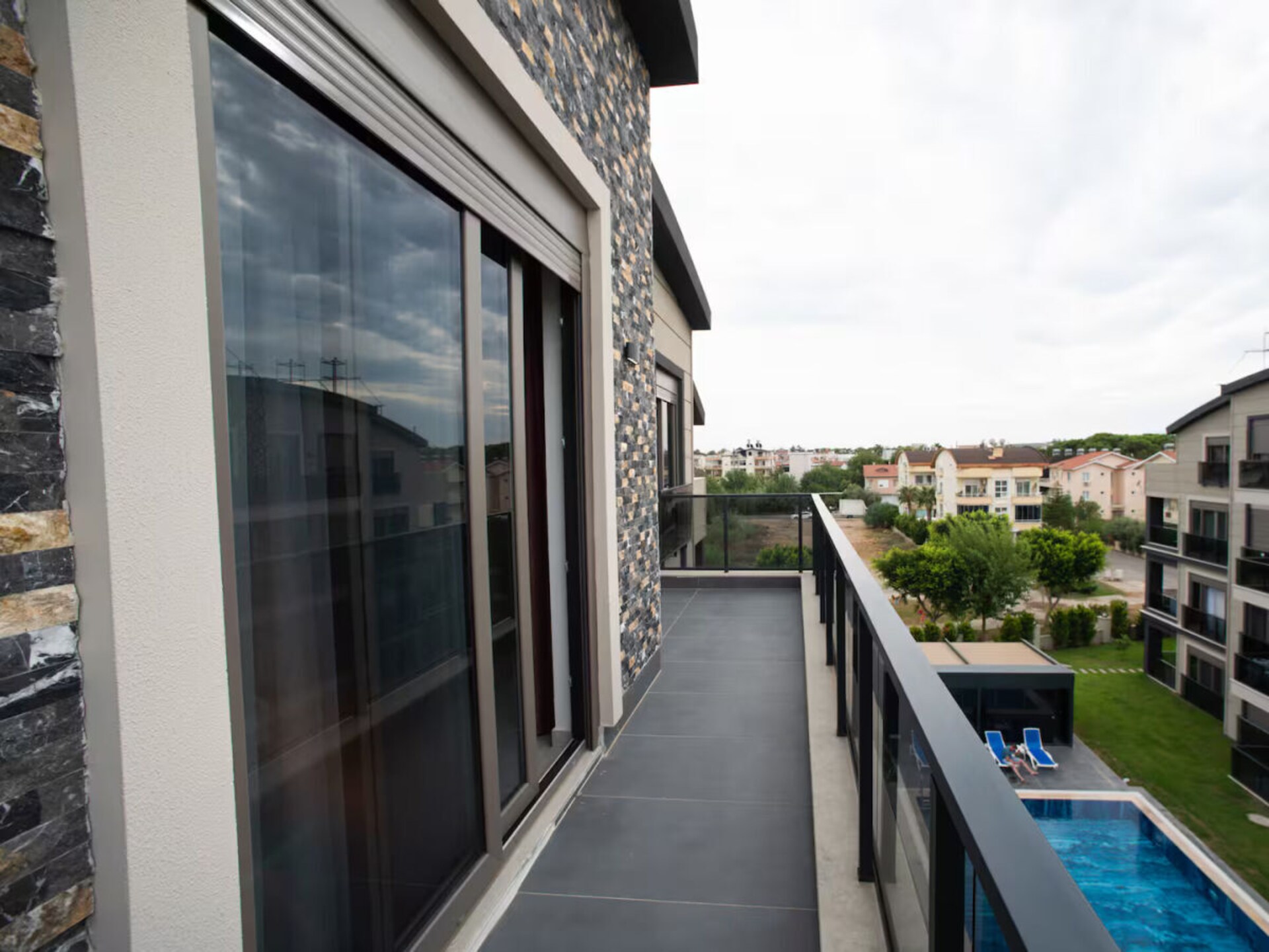 Ruime duplex voor 8 personen met balkon, vlakbij centrum van Antalya - foto 3