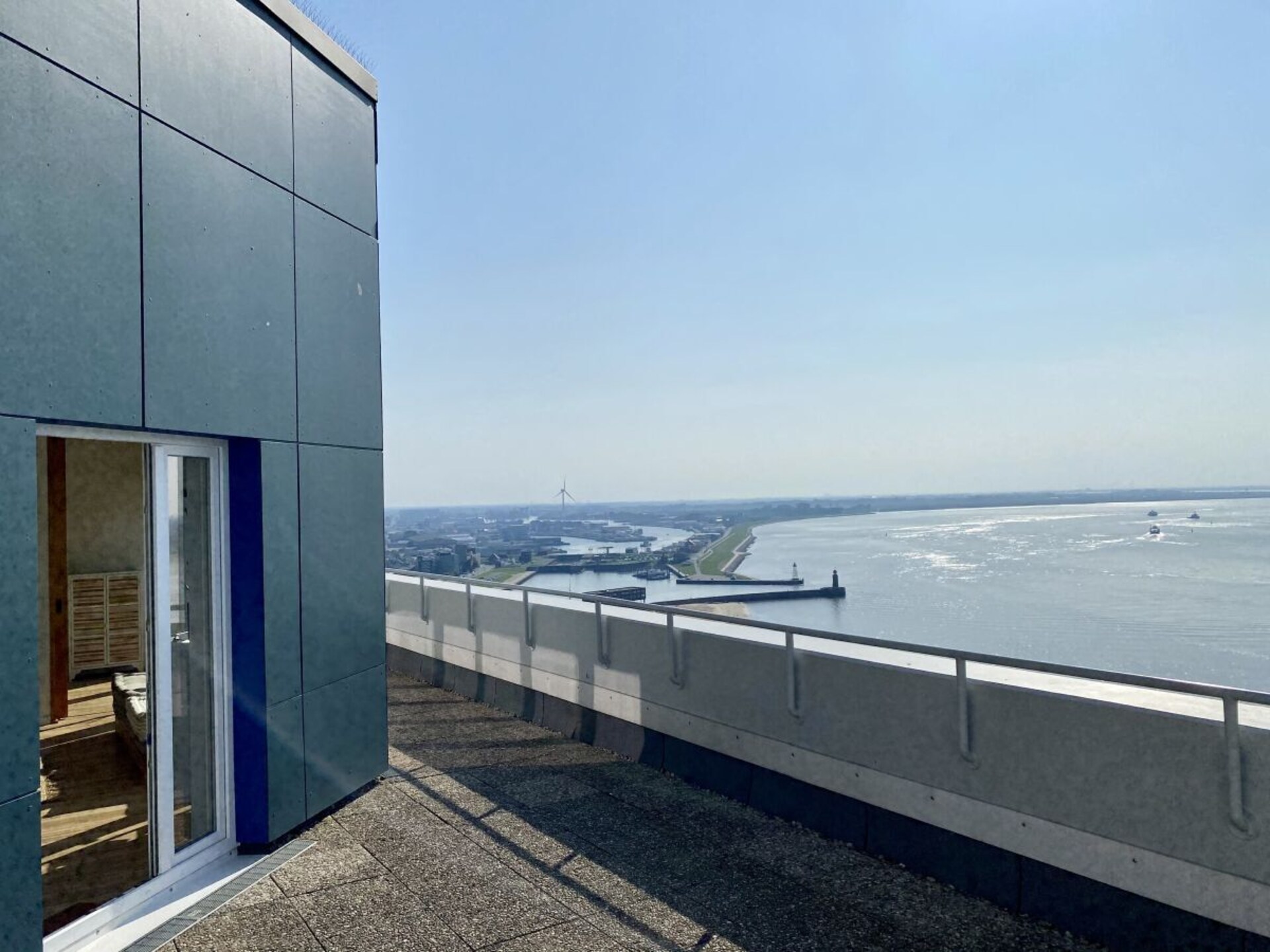 Sky Suite: Luxe Penthouse met Dakterras en Panoramisch Zeezicht in Bremerhaven - foto 6