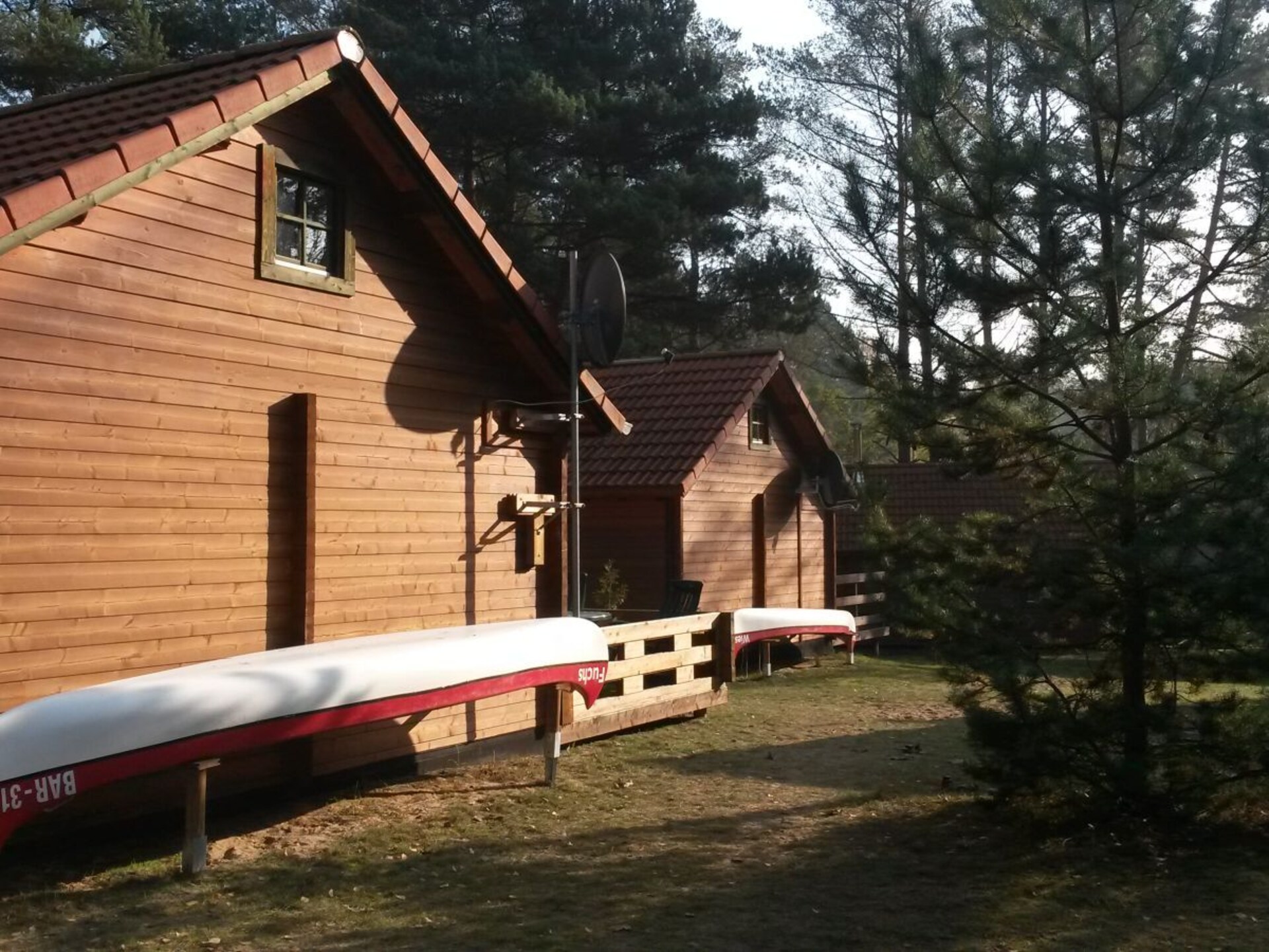 Knusse houten bungalow aan het meer met eigen kano en motorboot in Himmelpfort - foto 2