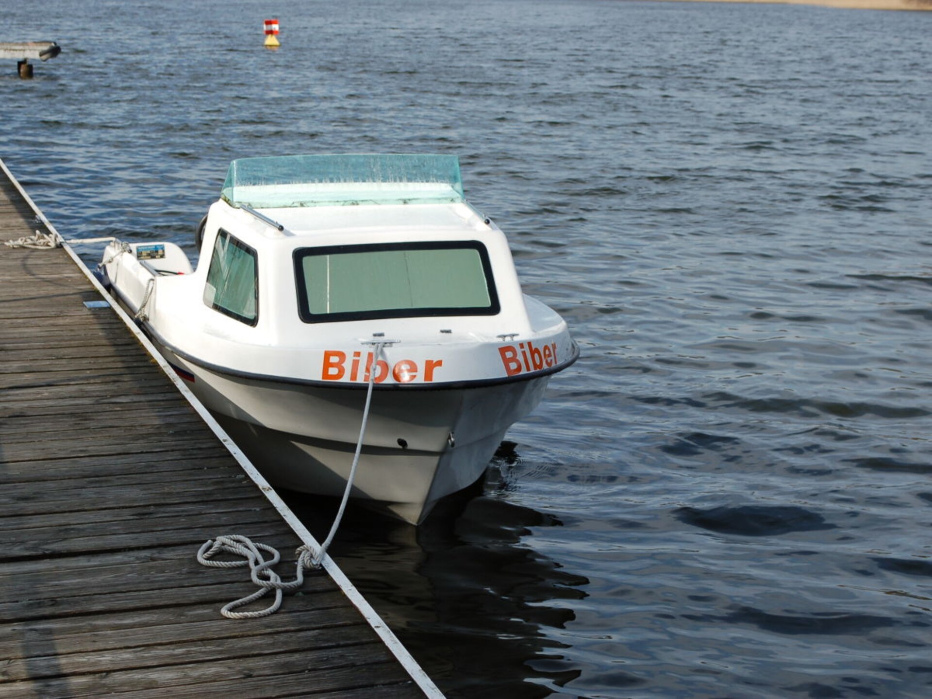 Knusse houten bungalow aan het meer met eigen kano en motorboot in Himmelpfort - foto 7