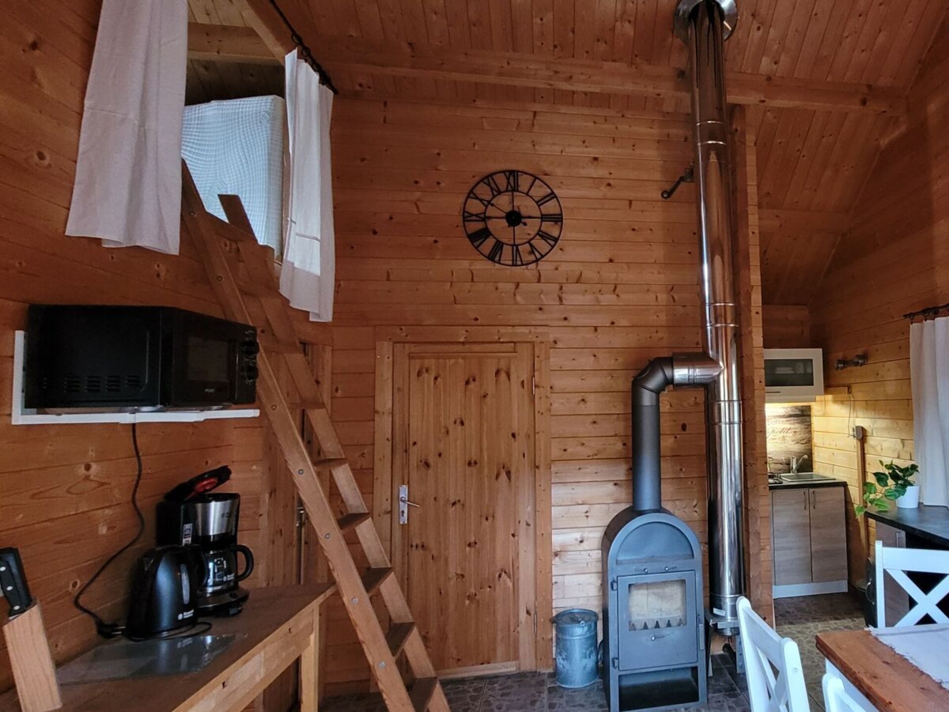 Knusse houten bungalow aan het meer met eigen kano en motorboot in Himmelpfort - foto 33