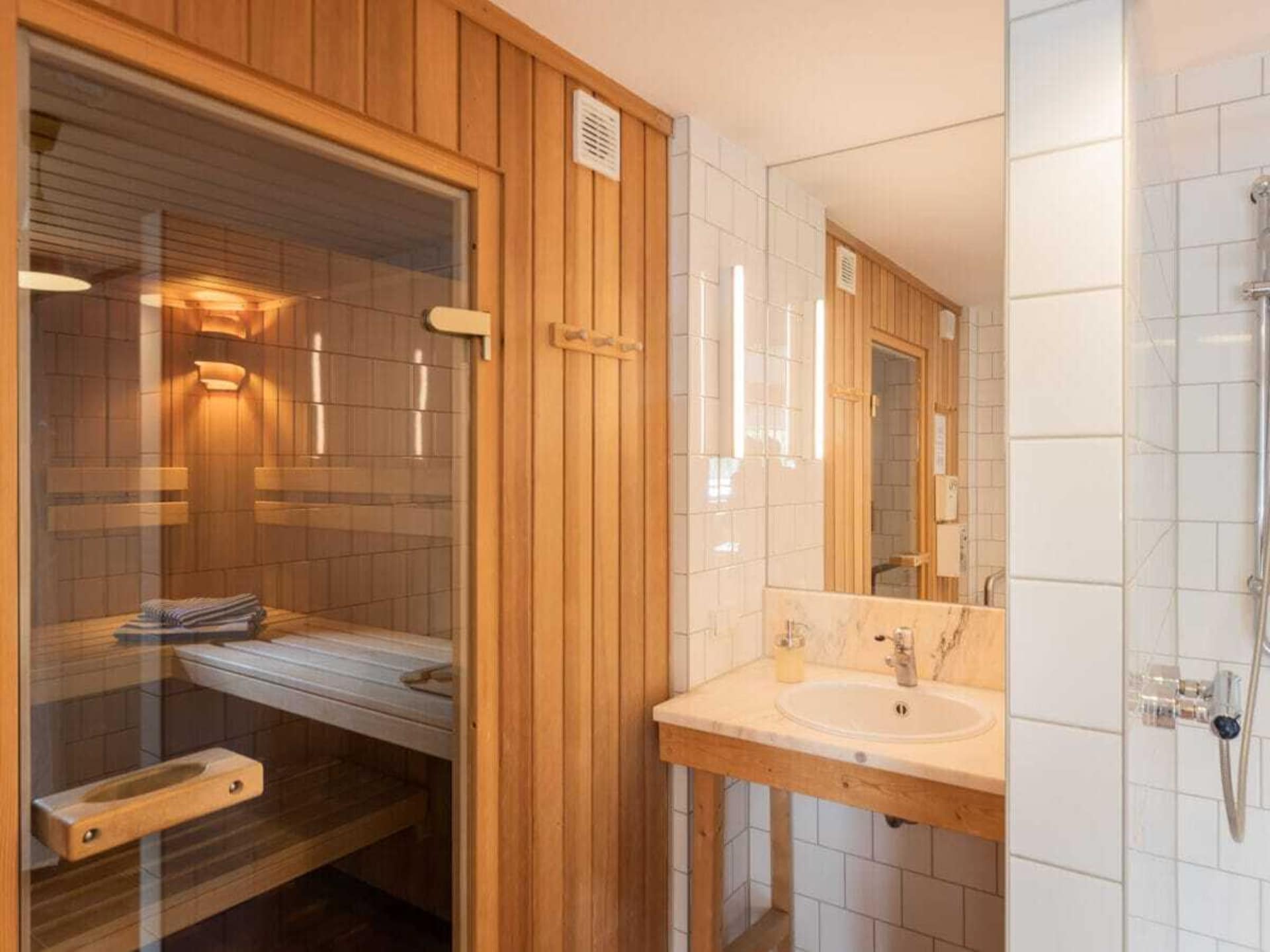 Licht vakantiehuis met sauna bij de Oostzee in Kölpinsee - foto 12