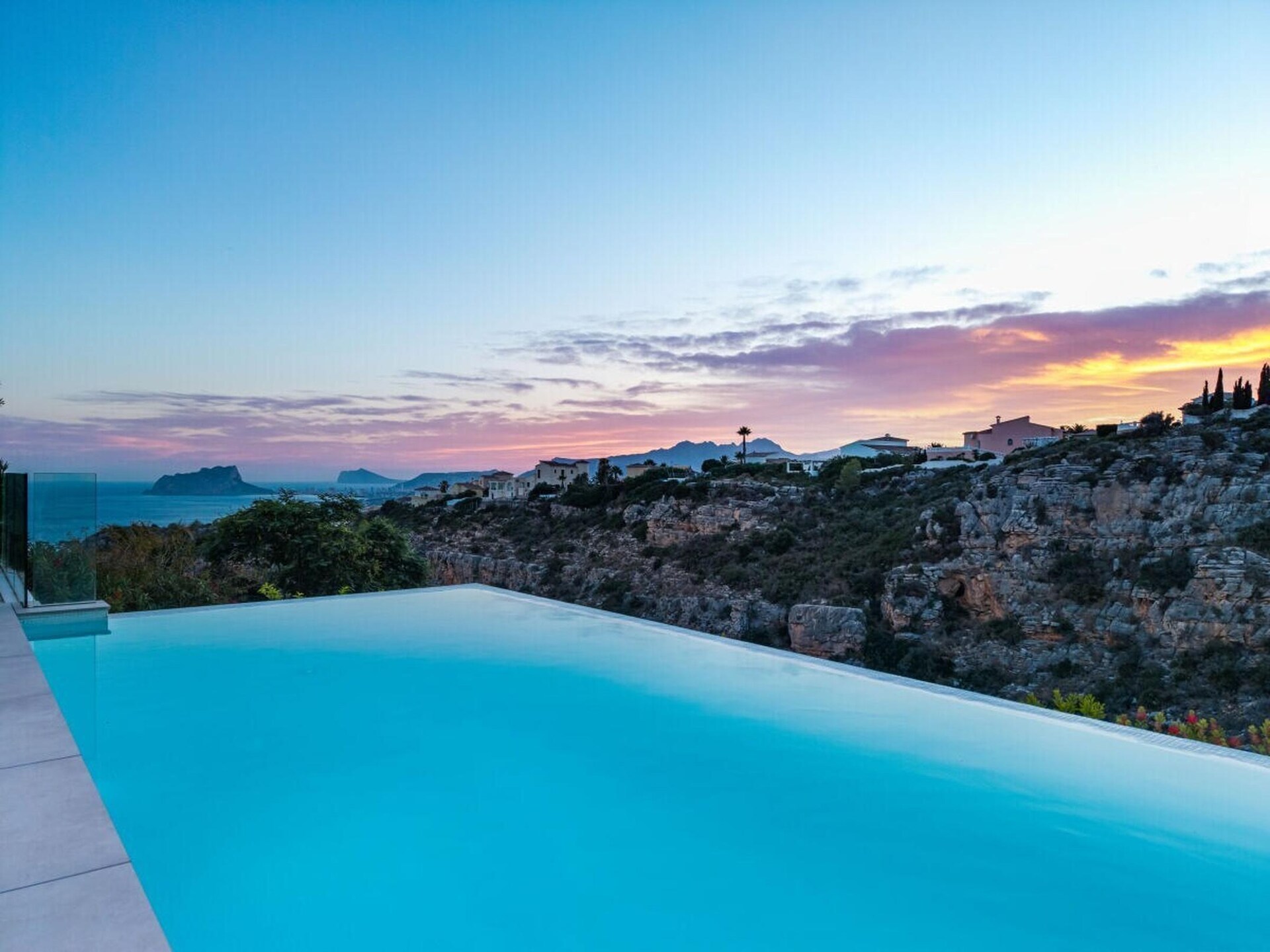 Luxe villa in Cumbre del Sol met overloopzwembad en zeezicht - foto 32