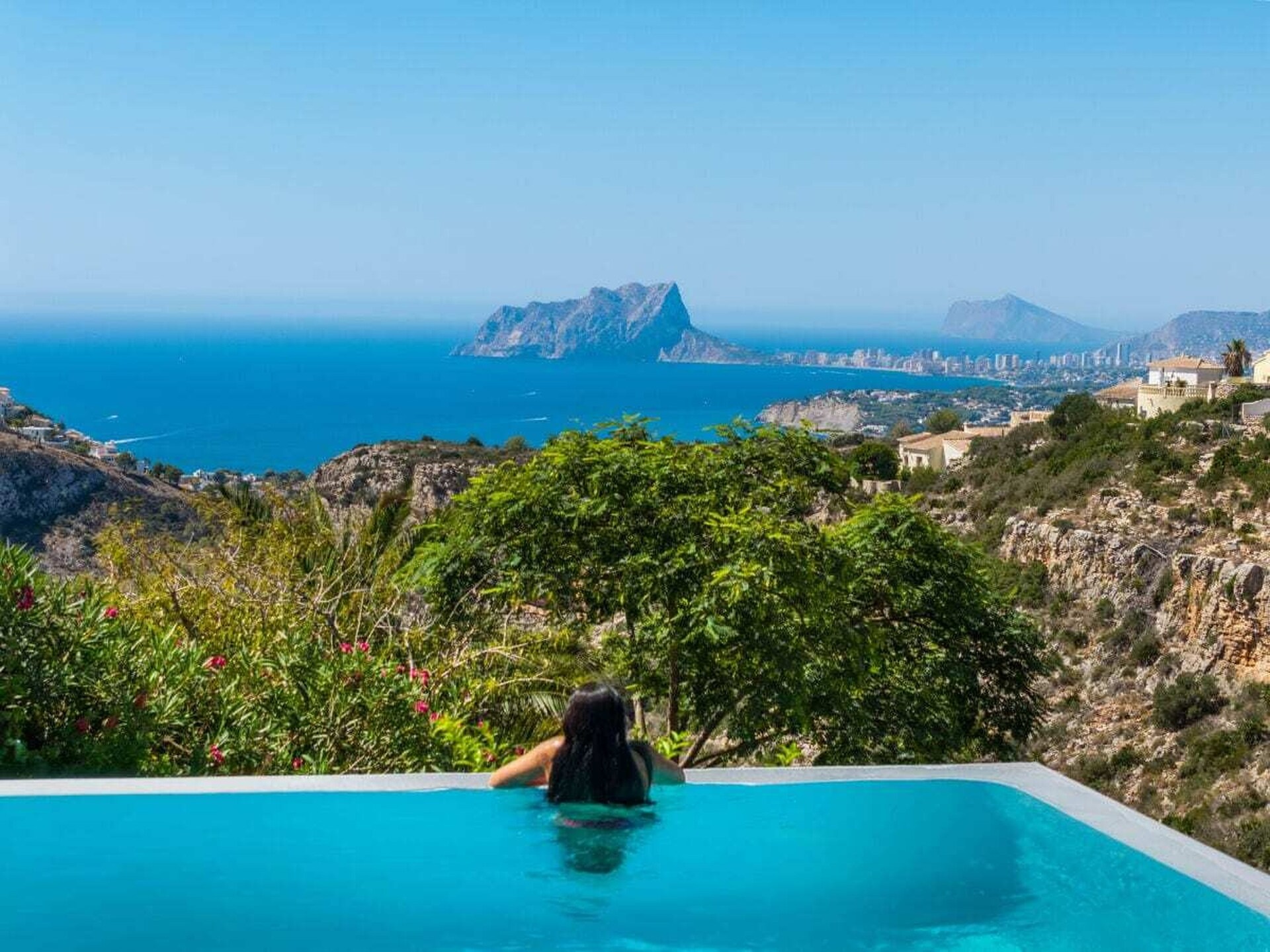 Luxe villa in Cumbre del Sol met overloopzwembad en zeezicht - foto 33