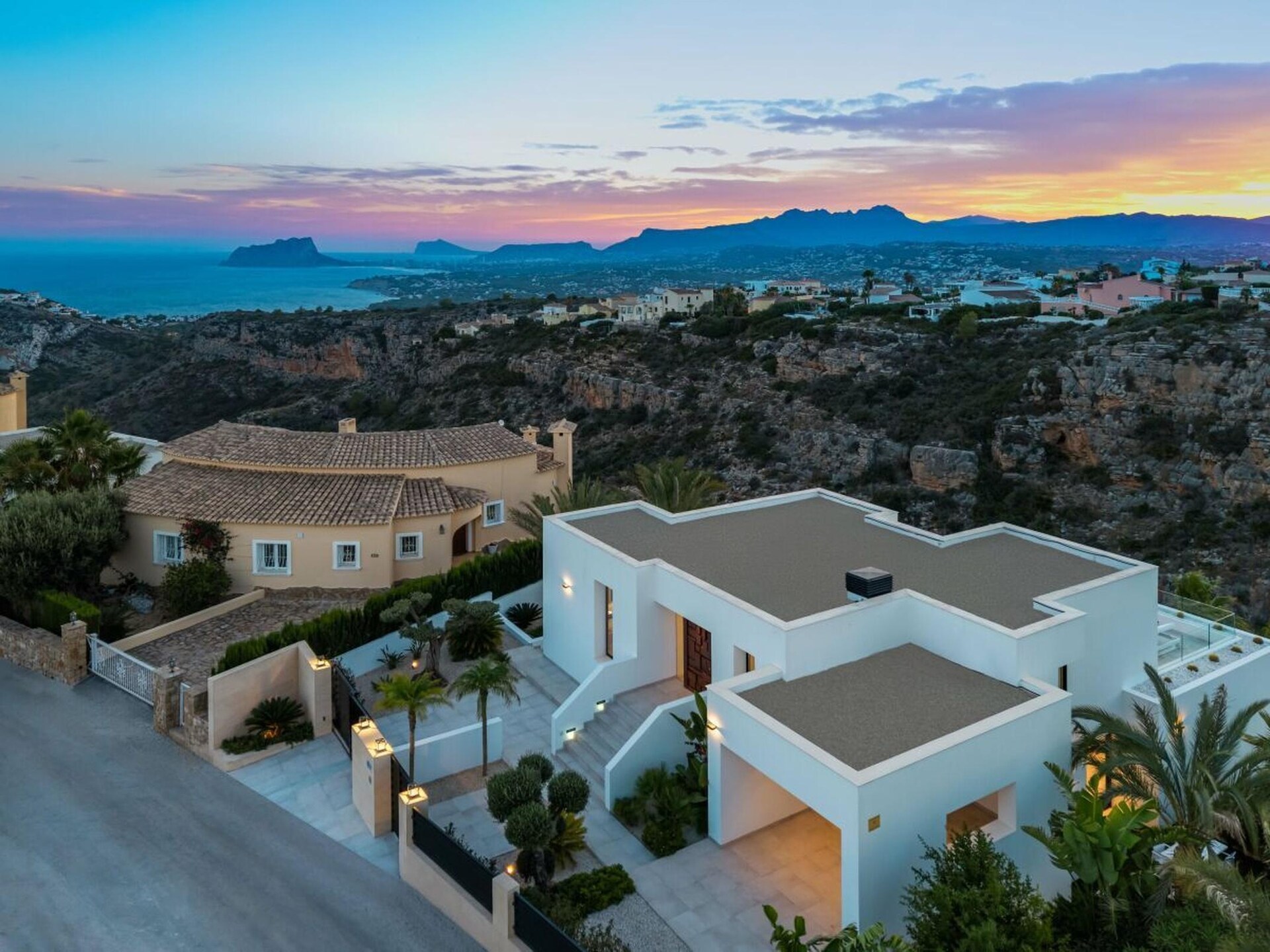 Luxe villa in Cumbre del Sol met overloopzwembad en zeezicht - foto 25