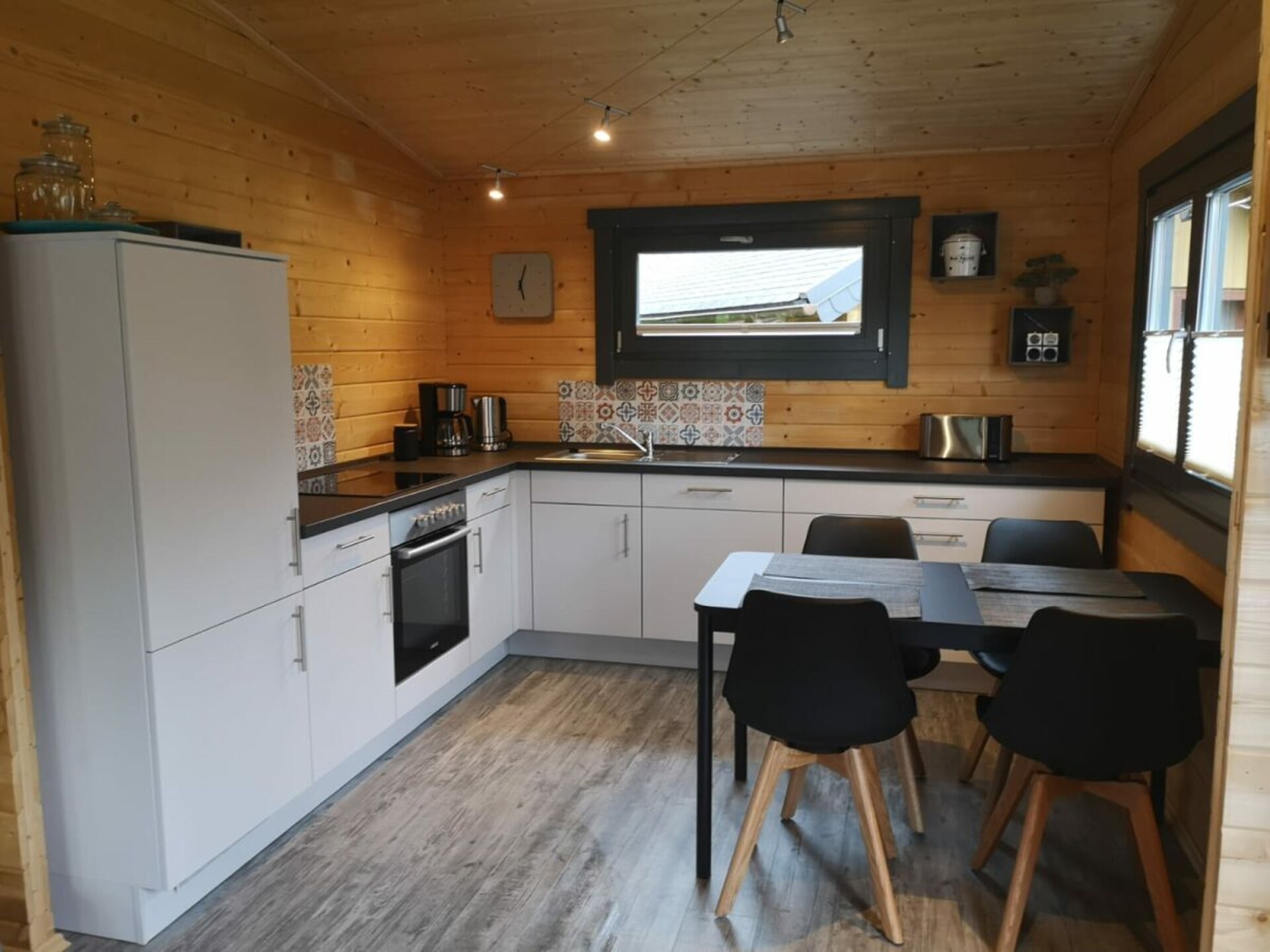 Vakantiehuis Barbara in Enspel: knusse bungalow met zonnig terras - foto 3