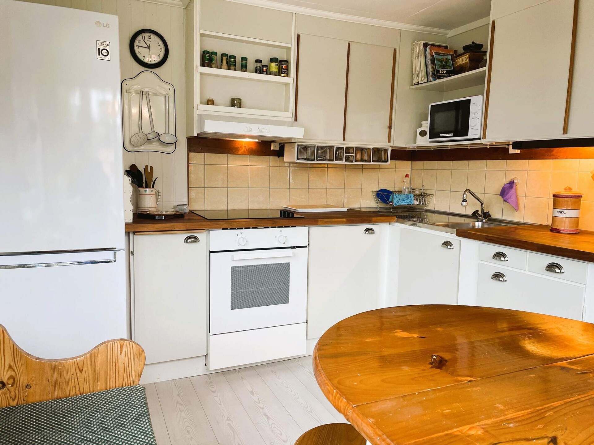 Knus geel vakantiehuisje aan de golfbaan bij Stenungsund - foto 15
