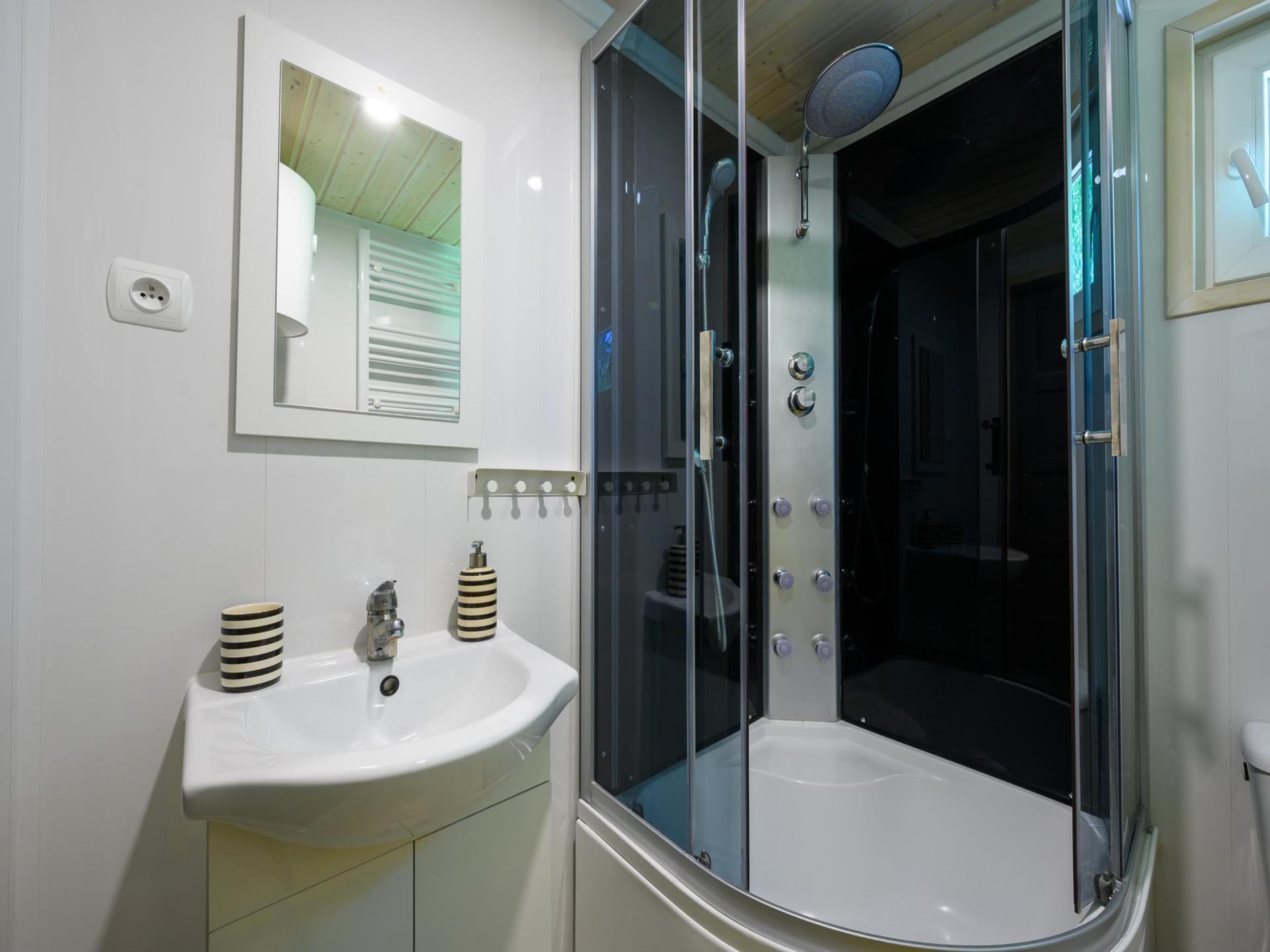 Rustgevend vakantiehuis in Darlowo met privé jacuzzi - foto 15