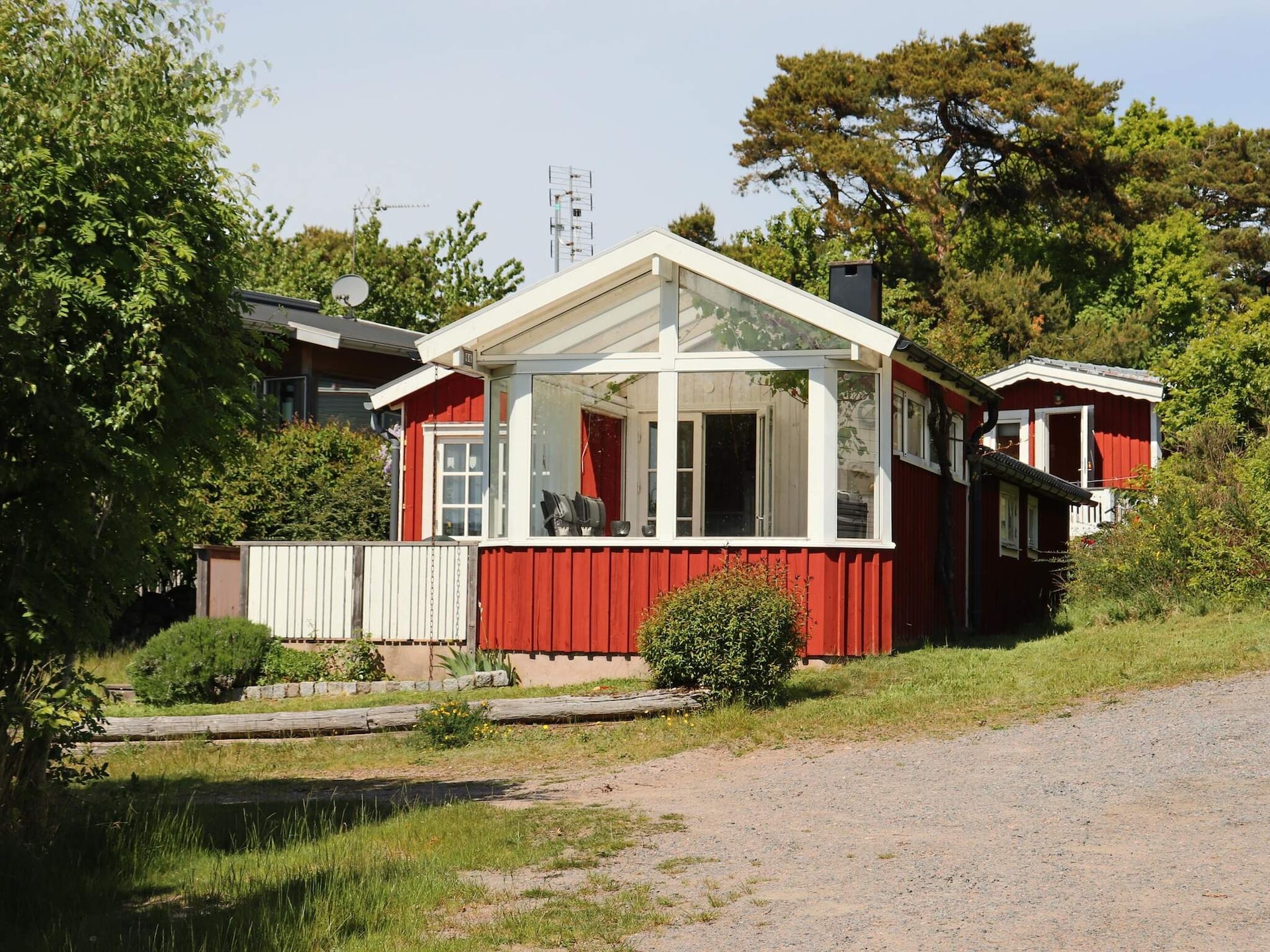 Sfeervol rood vakantiehuis nabij de kust in Falkenberg - foto 3