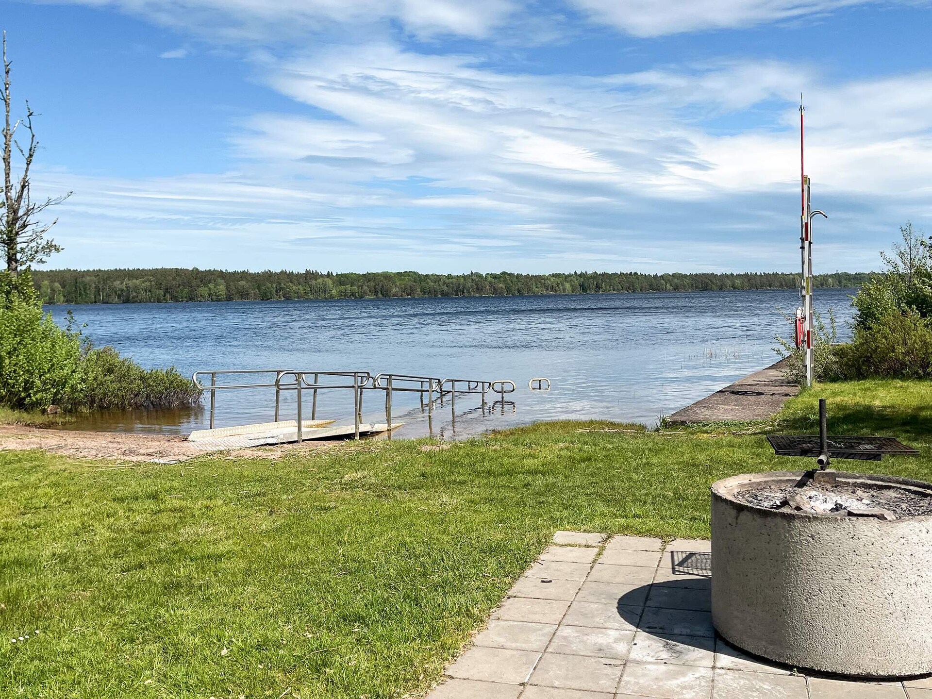 Idyllisch vakantiehuis bij het meer in Kristdala, Småland - foto 17