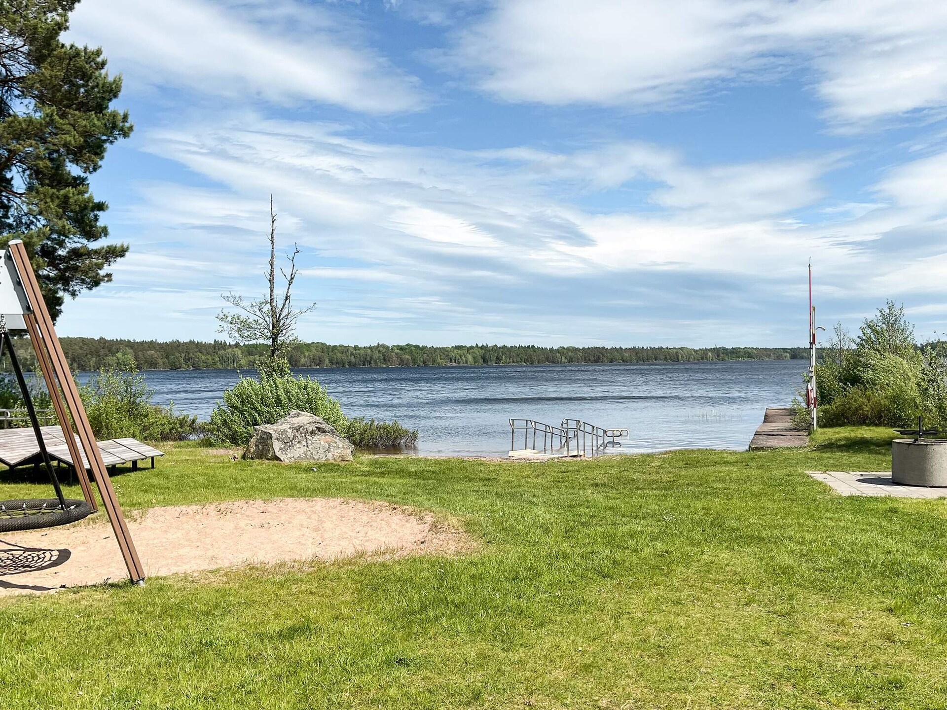 Idyllisch vakantiehuis bij het meer in Kristdala, Småland - foto 20