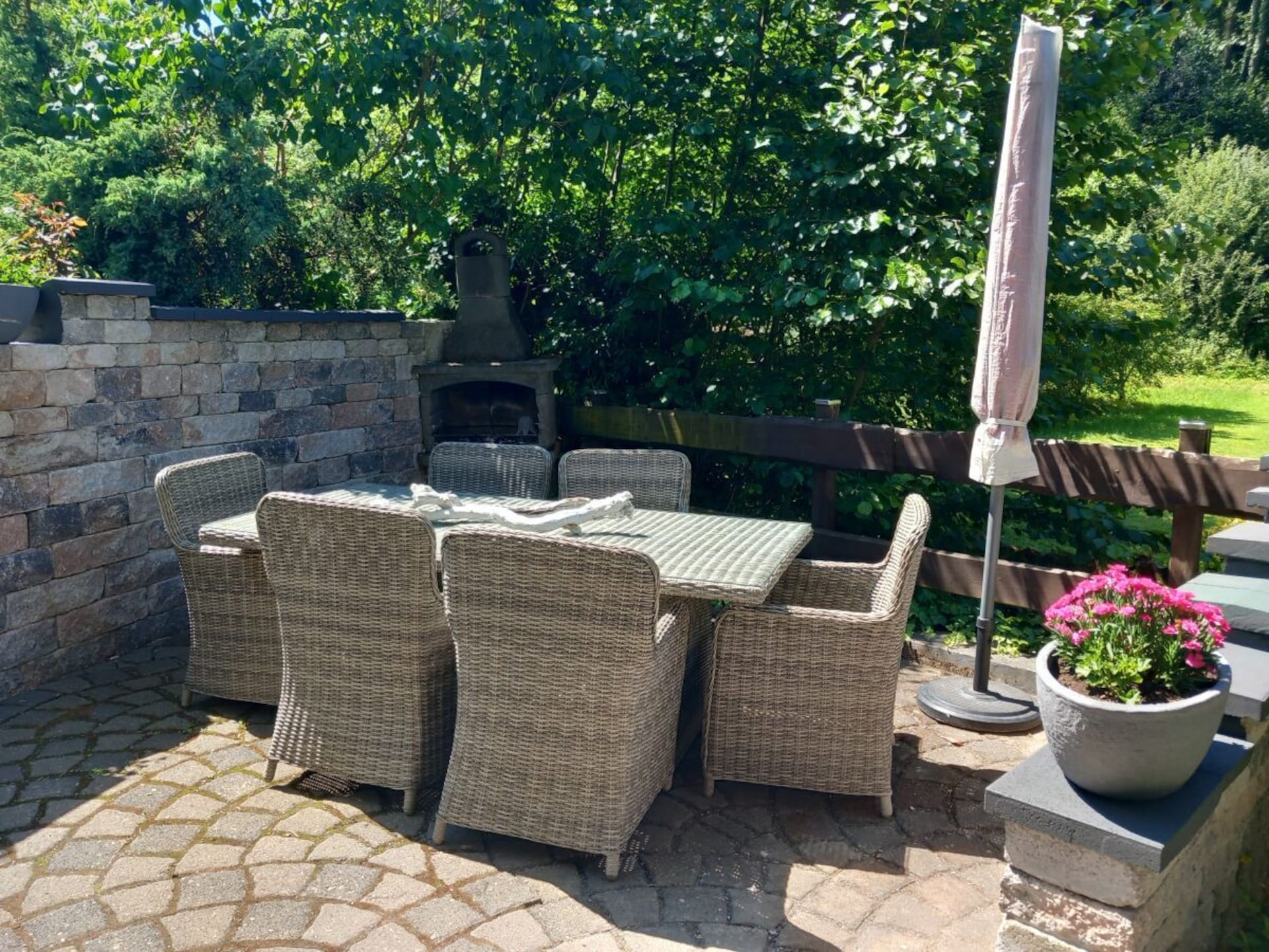 Ruim vakantiehuis in Zell-Mosel met terras aan de beek - foto 2