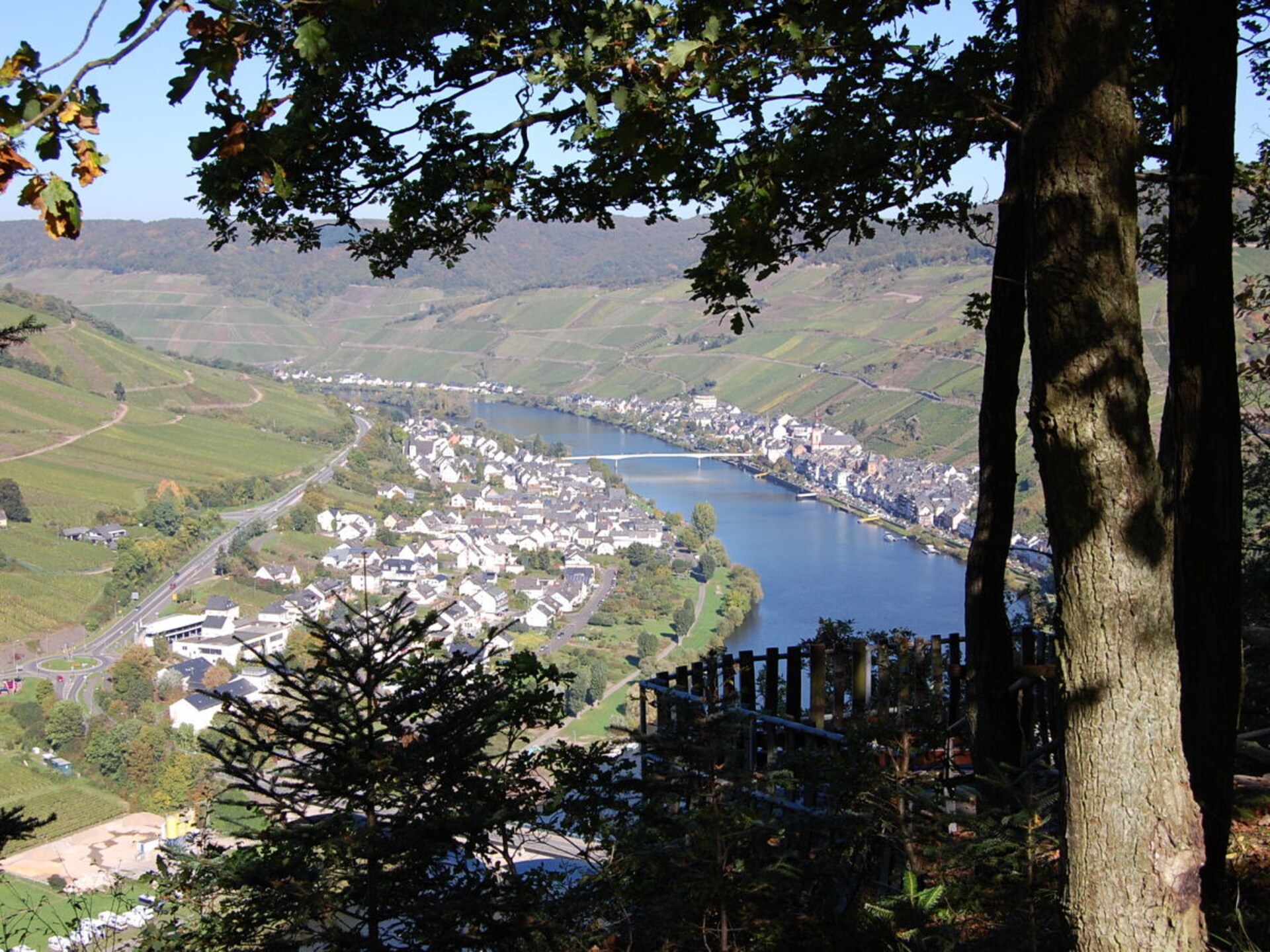 Ruim vakantiehuis in Zell-Mosel met terras aan de beek - foto 22