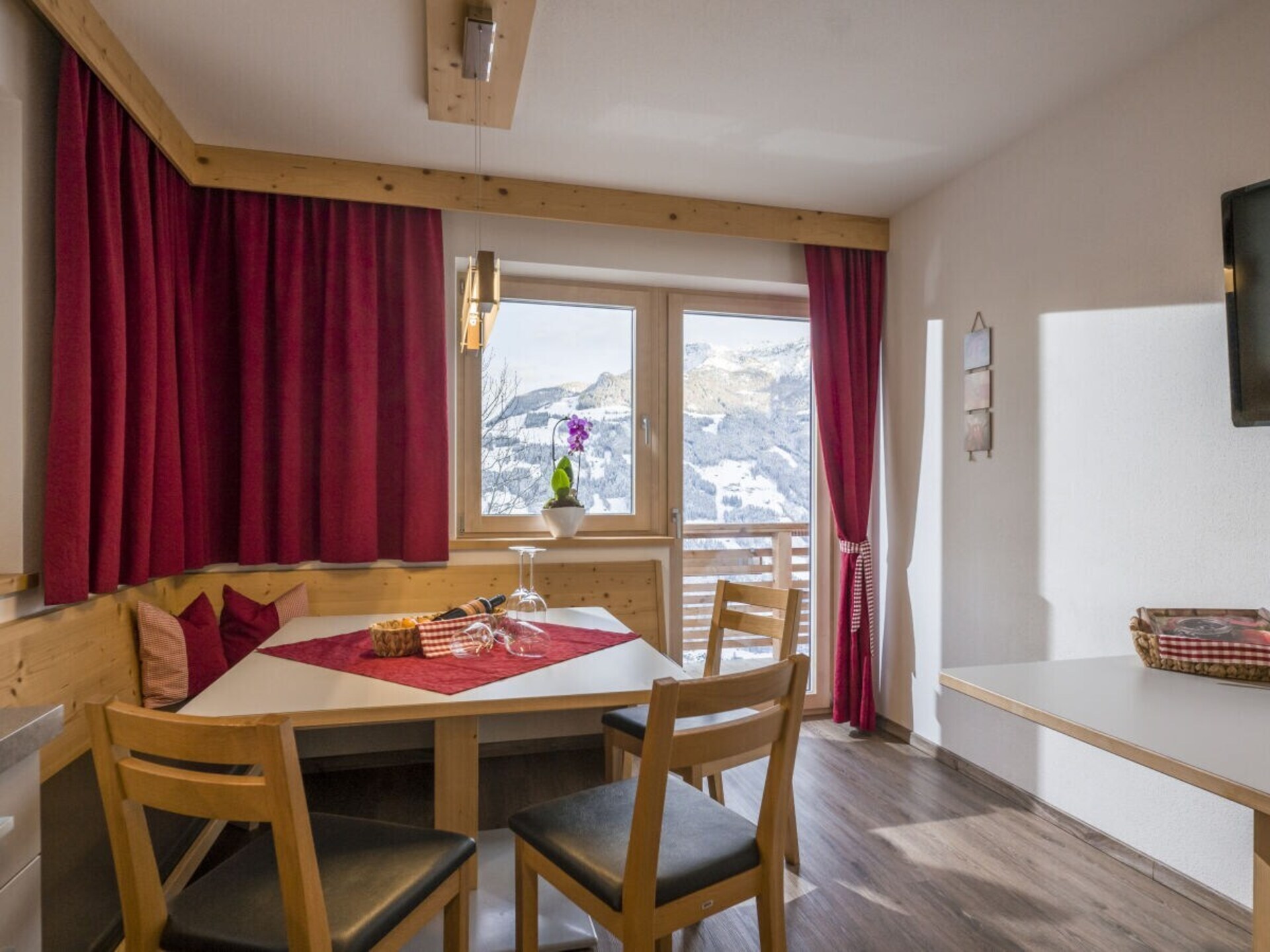 Zonnig vakantiehuis in Hippach met uitzicht op de Zillertaler Alpen - foto 9