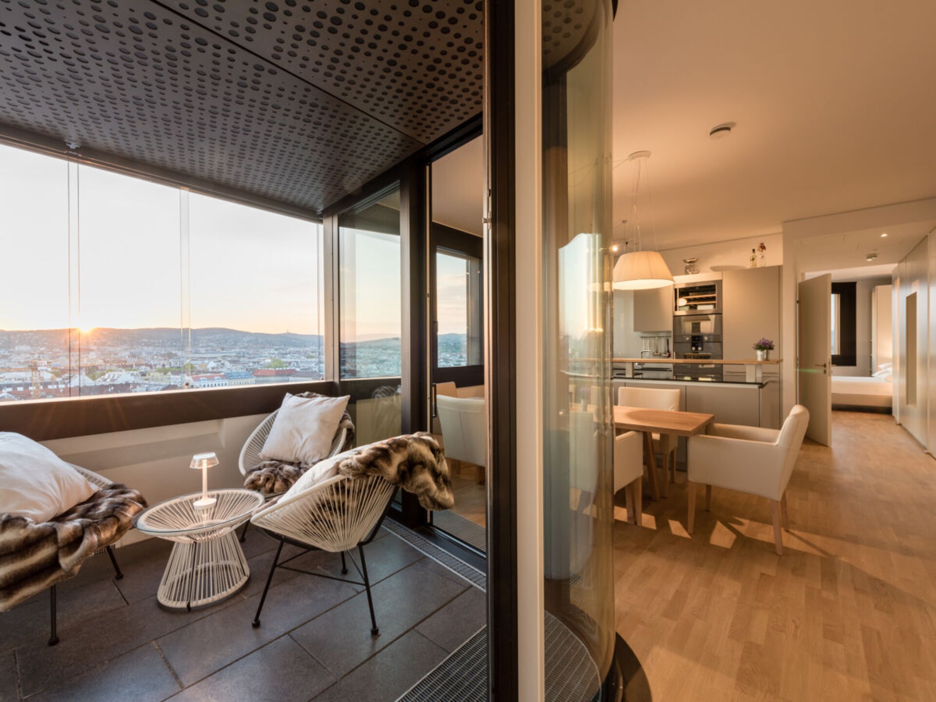 Panoramisch appartement op 11e etage met uitzicht over de wijngaarden van Wenen - foto 1