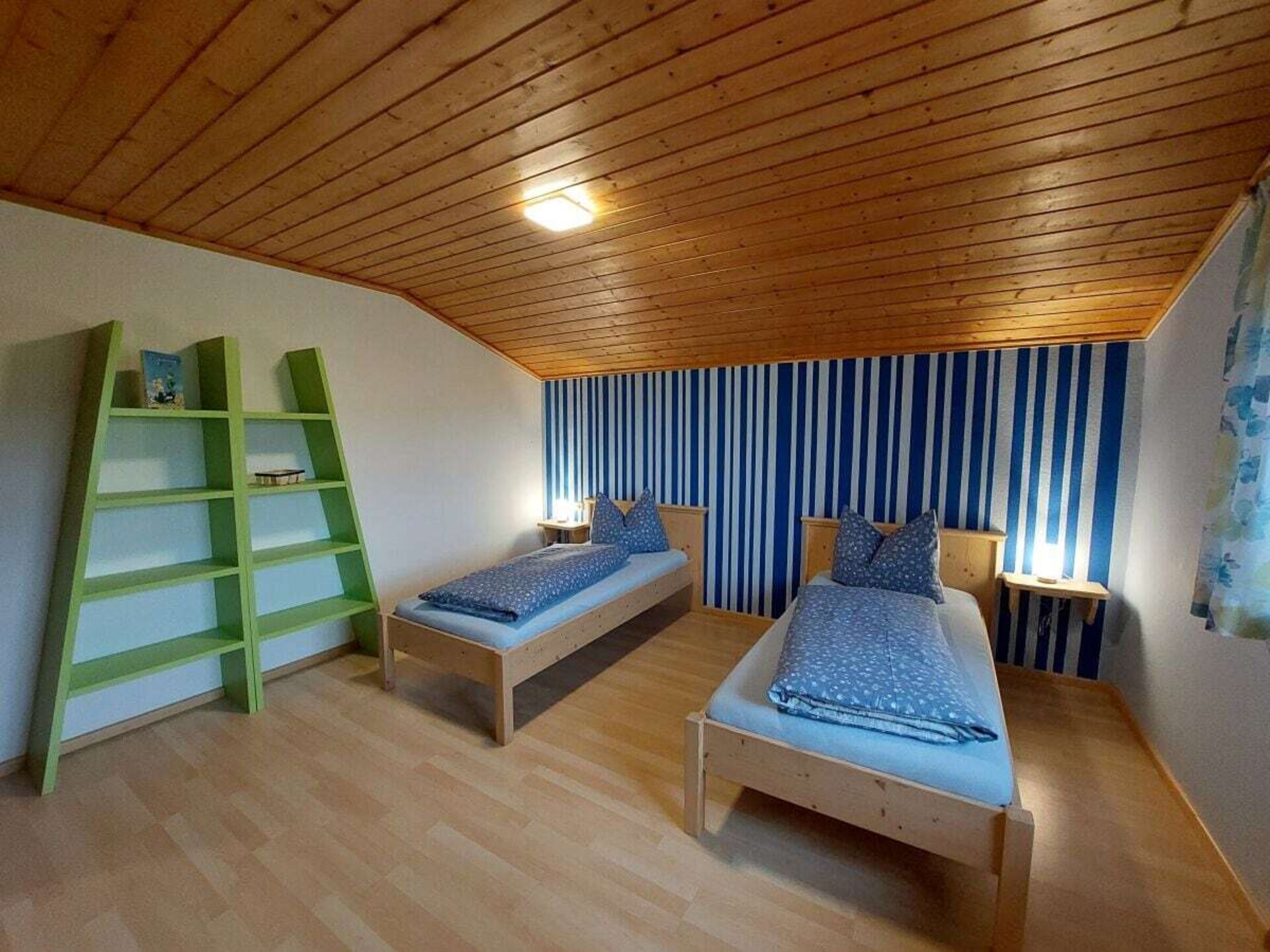 Ruim vakantiehuis in Füssen met uitzicht op bergen en meer · 4 pers. - foto 9