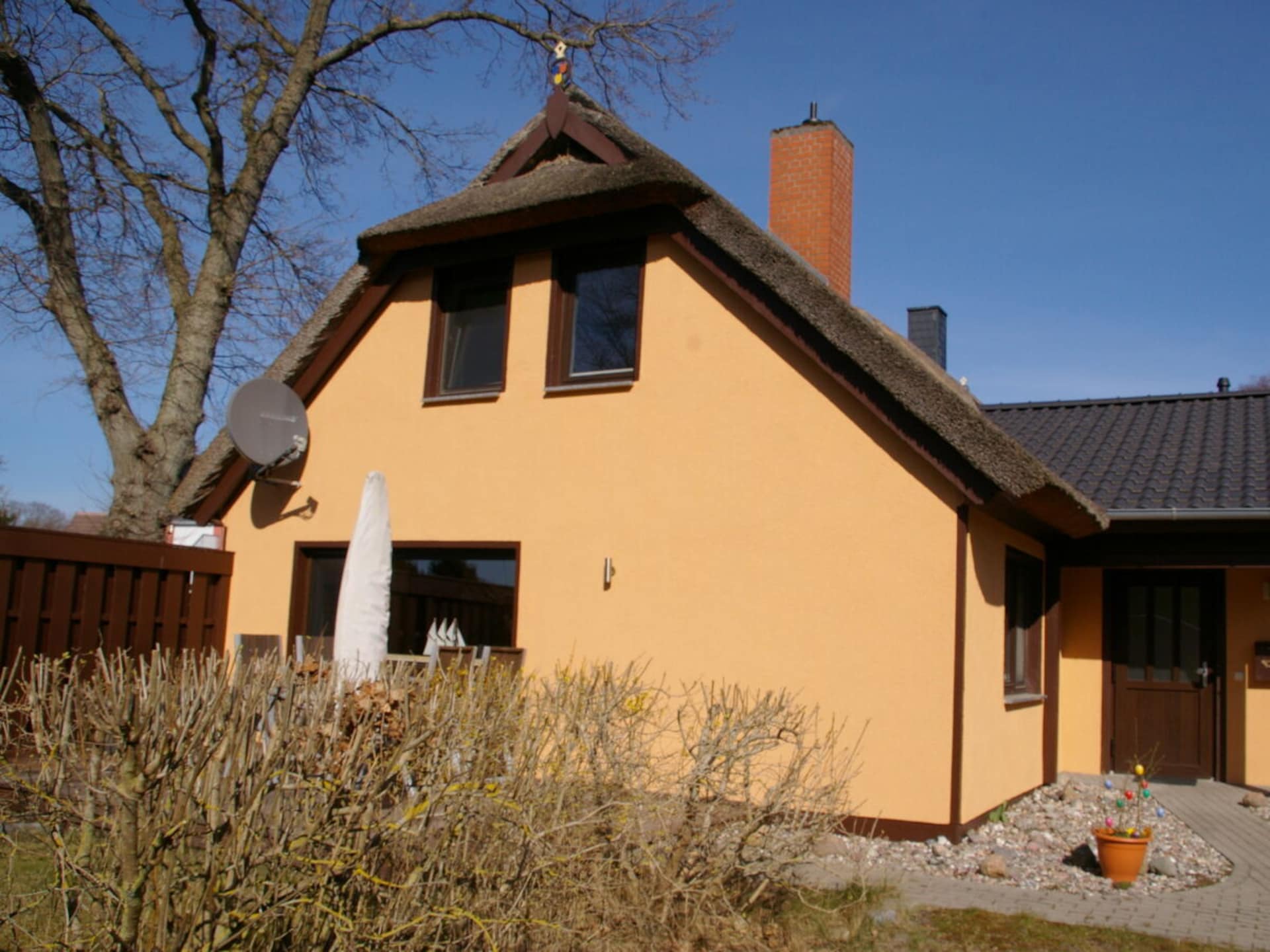 Centraal gelegen vakantiehuis met rieten dak in Ostseebad Prerow - foto 3