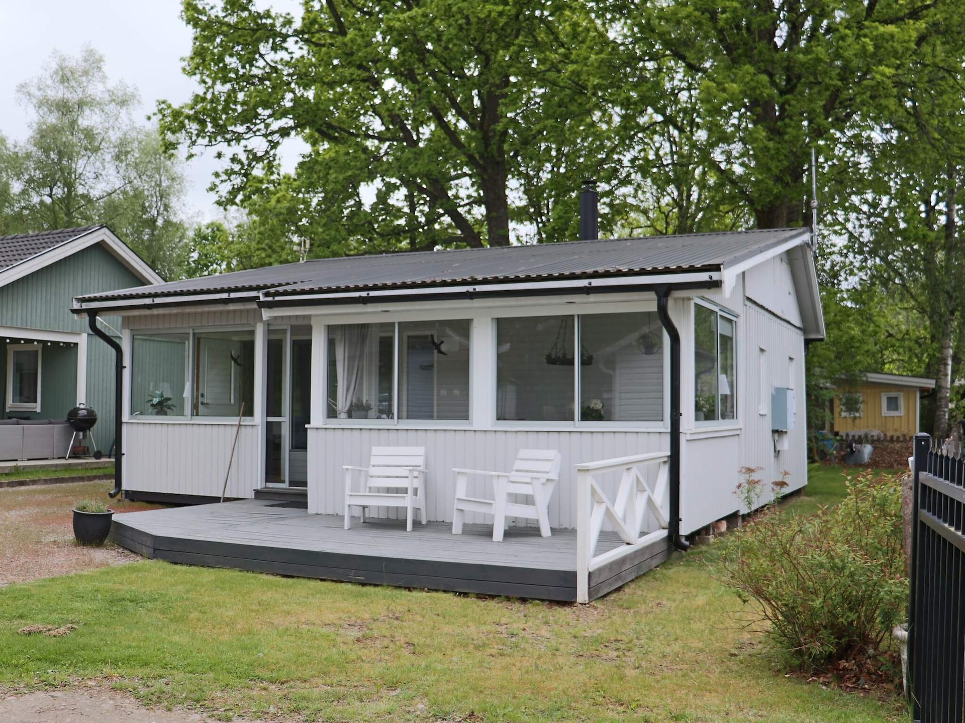 Vrijstaand vakantiehuis aan het meer in Hyltebruk met eigen terras - foto 4