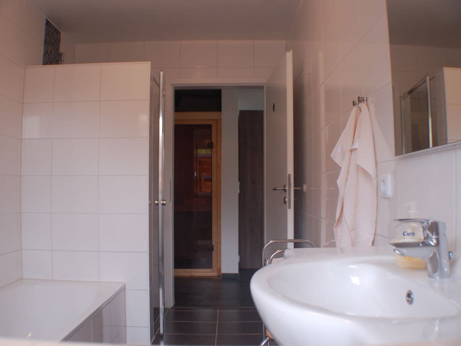 Comfortabel vakantiehuis met sauna en houtkachel in Rieden - foto 17