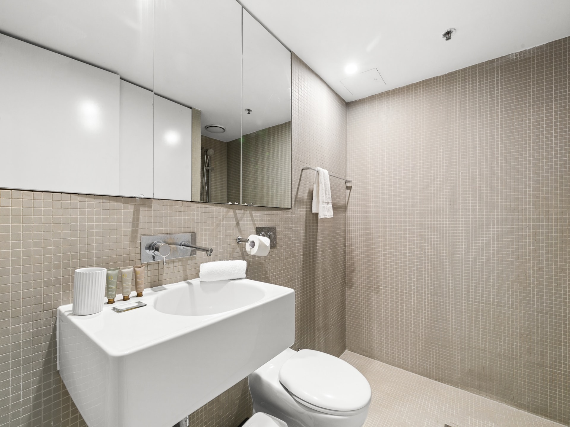 Lichte en stijlvolle studio met balkon in Darlinghurst - foto 10