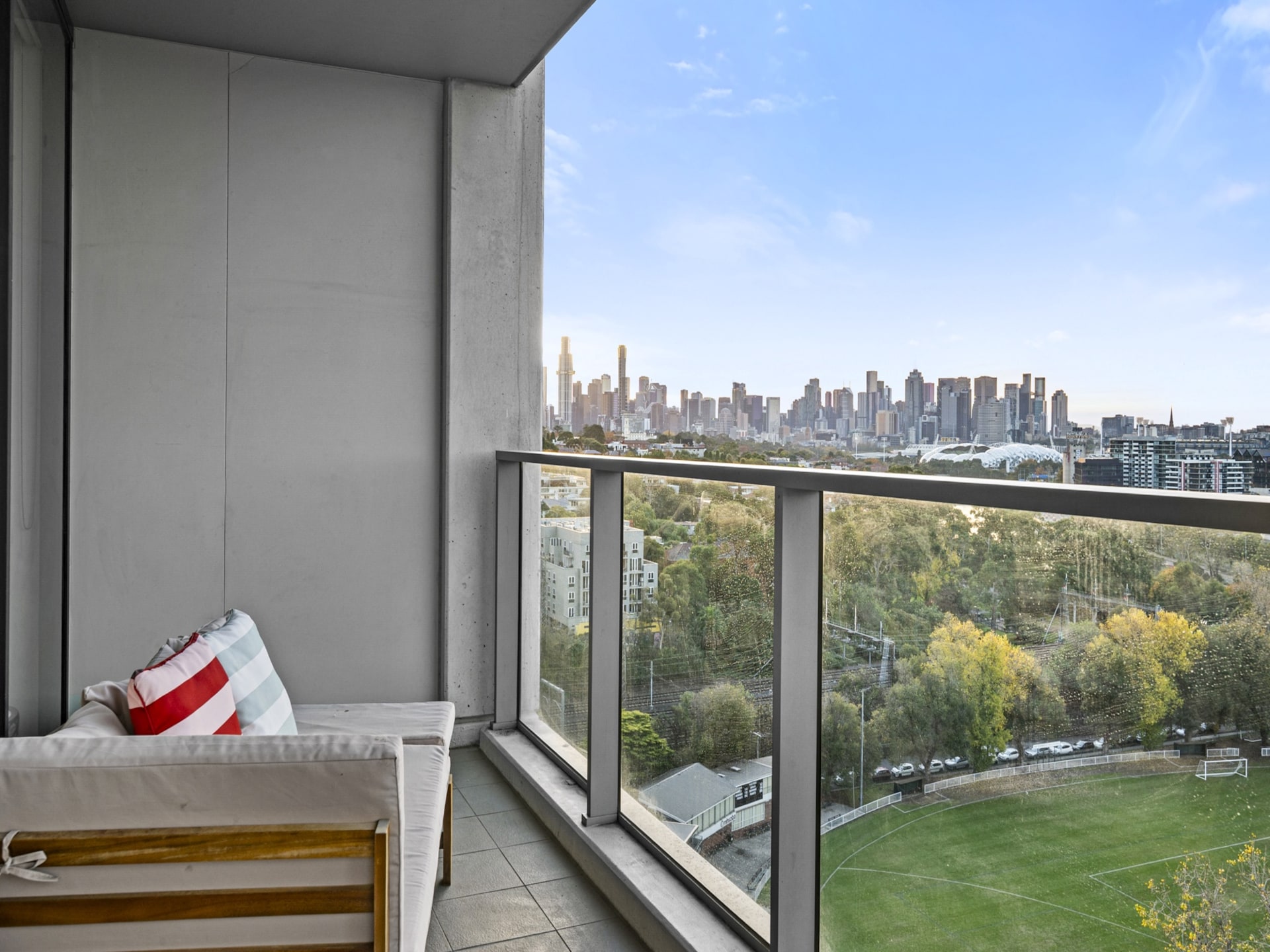 Licht appartement met skyline-uitzicht in South Yarra - foto 10