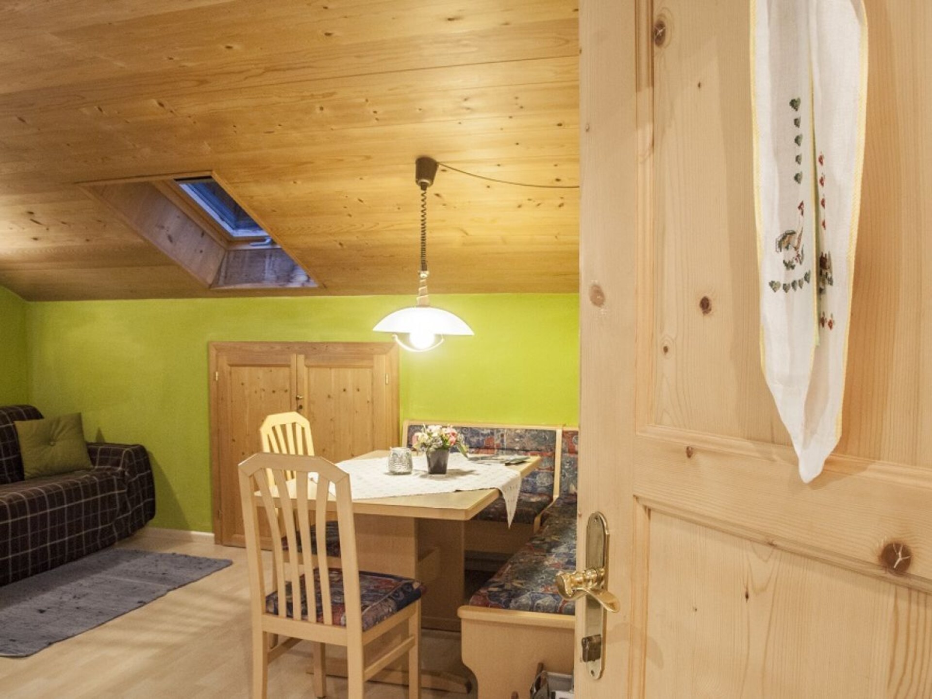 Sfeervol vakantiehuis met uitzicht op het Latemargebergte in Völs am Schlern · 4 pers. - foto 12