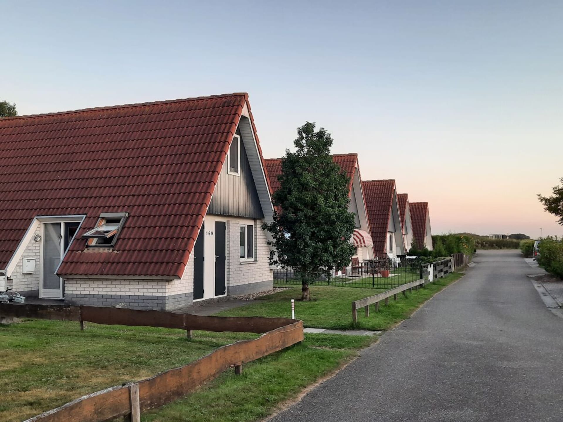 Rustgevend vakantiehuis aan het kanaal in Anjum voor 6 personen - foto 3