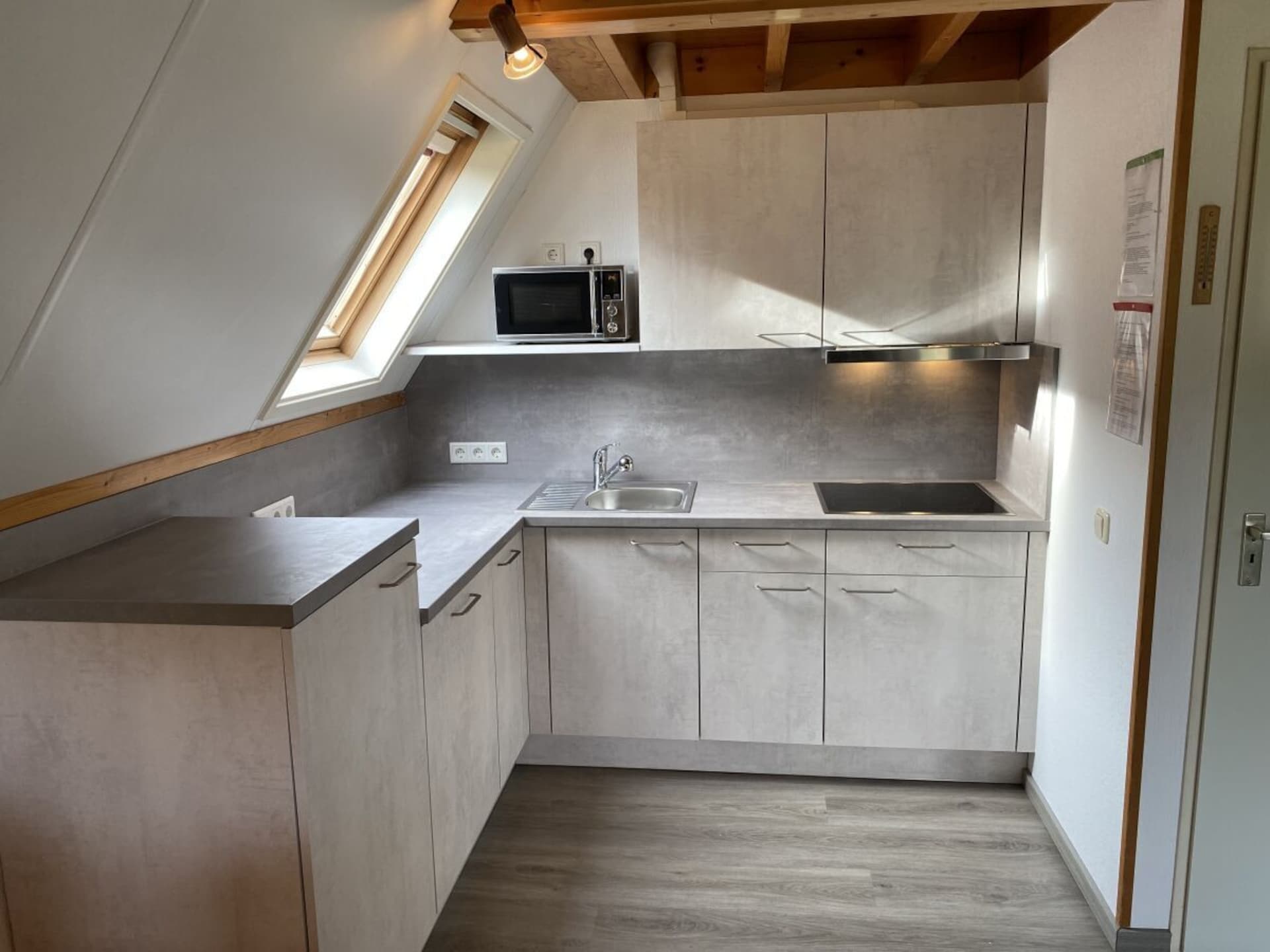 Rustgevend vakantiehuis aan het kanaal in Anjum voor 6 personen - foto 11