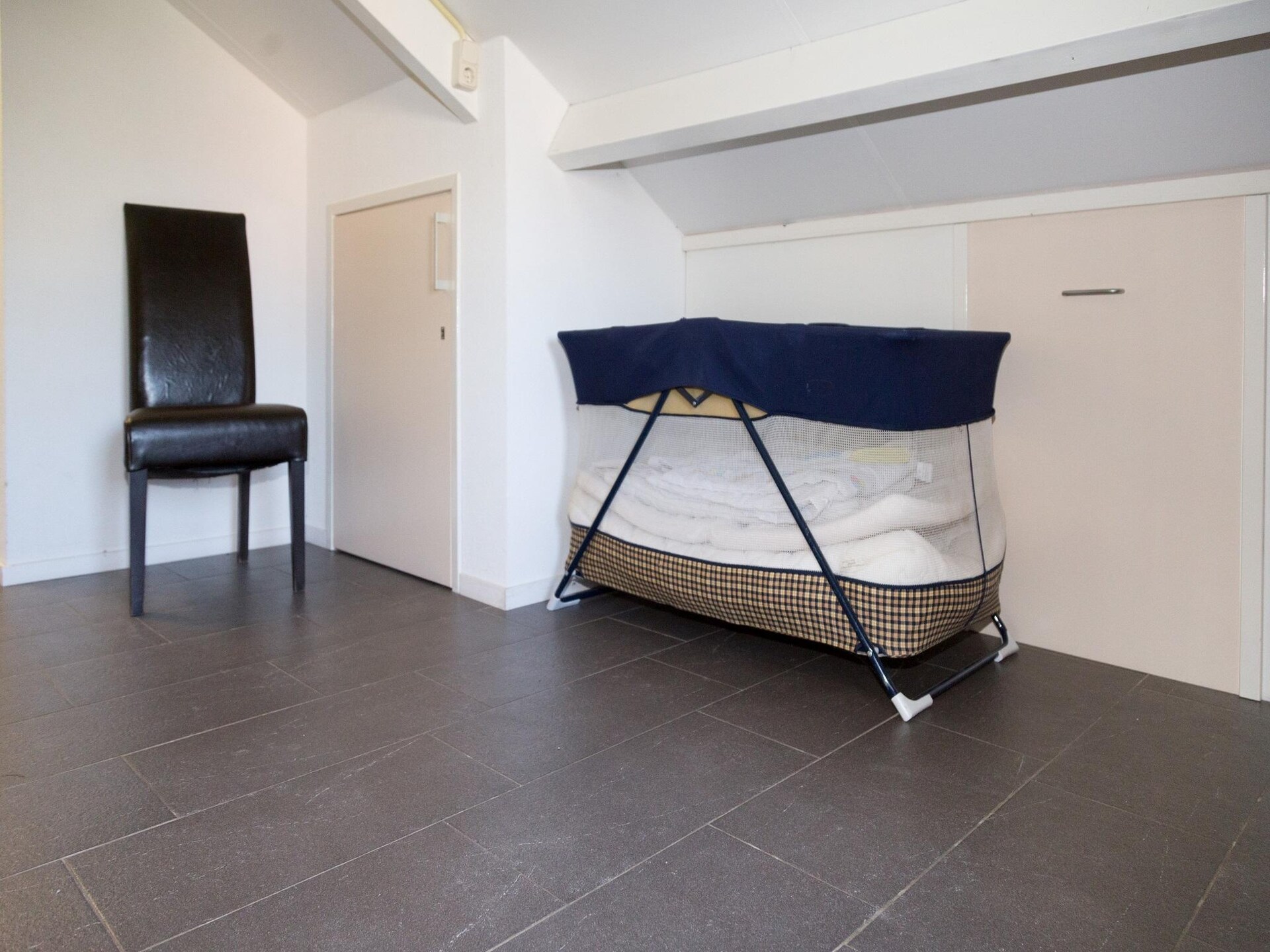 8-persoons vakantiehuis in Baarland direct aan zee - foto 35