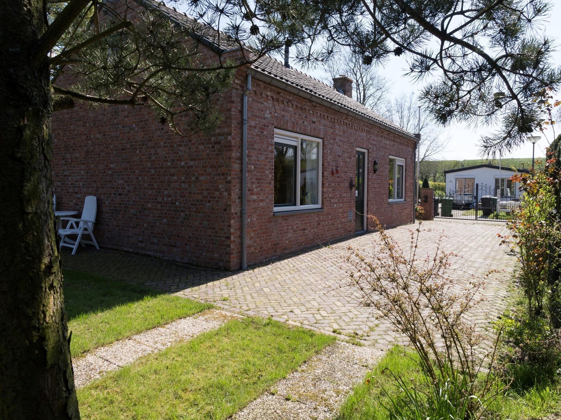 8-persoons vakantiehuis in Baarland direct aan zee - foto 20