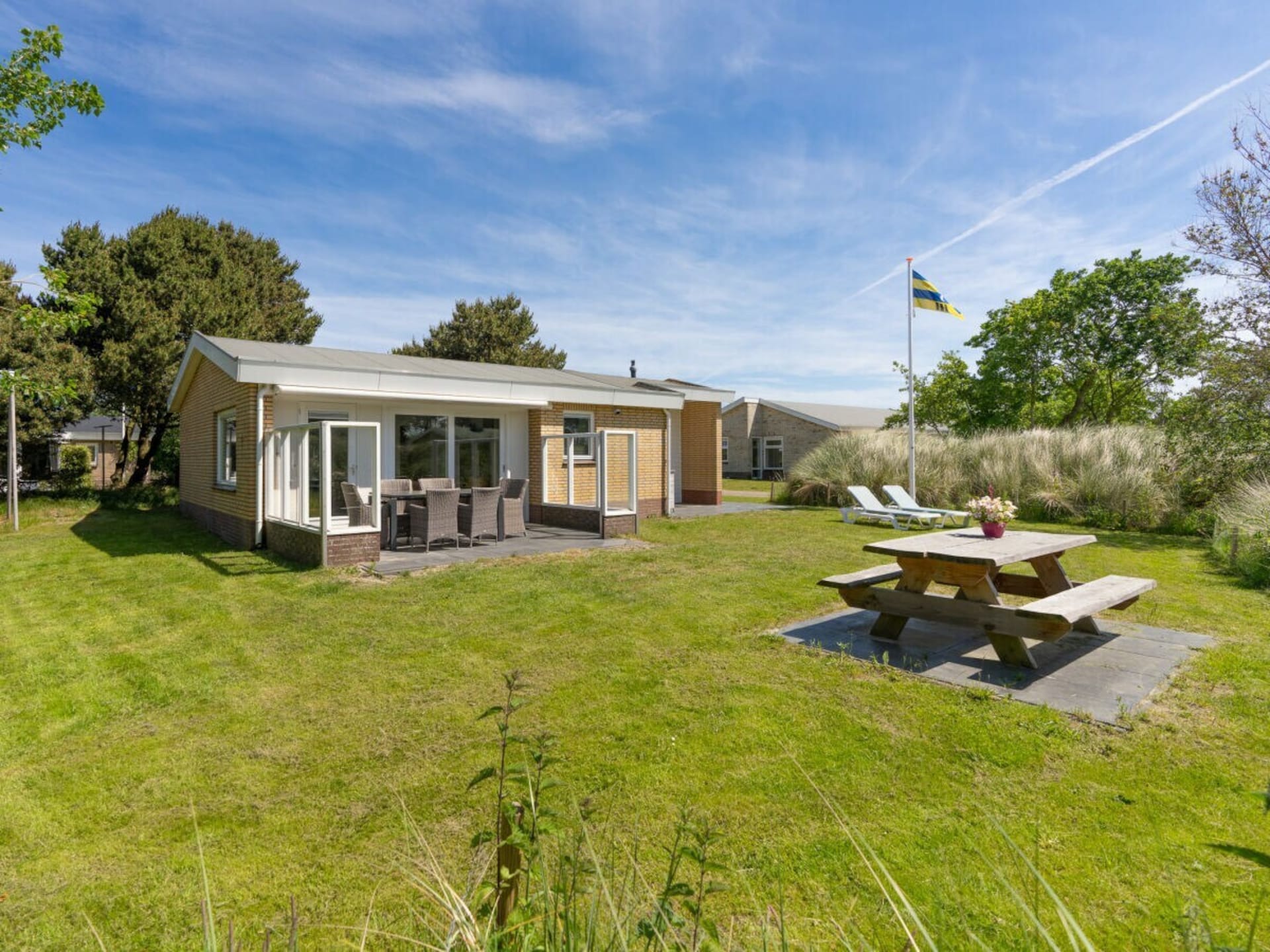 Op 1,0 km van centrum Buren: Ruime bungalow voor 6 personen op Ameland - foto 1
