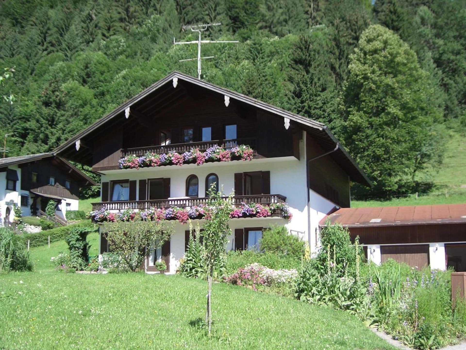 Op 900 m van de piste: sfeervol vakantiehuis in Aschau-Sachrang - foto 2