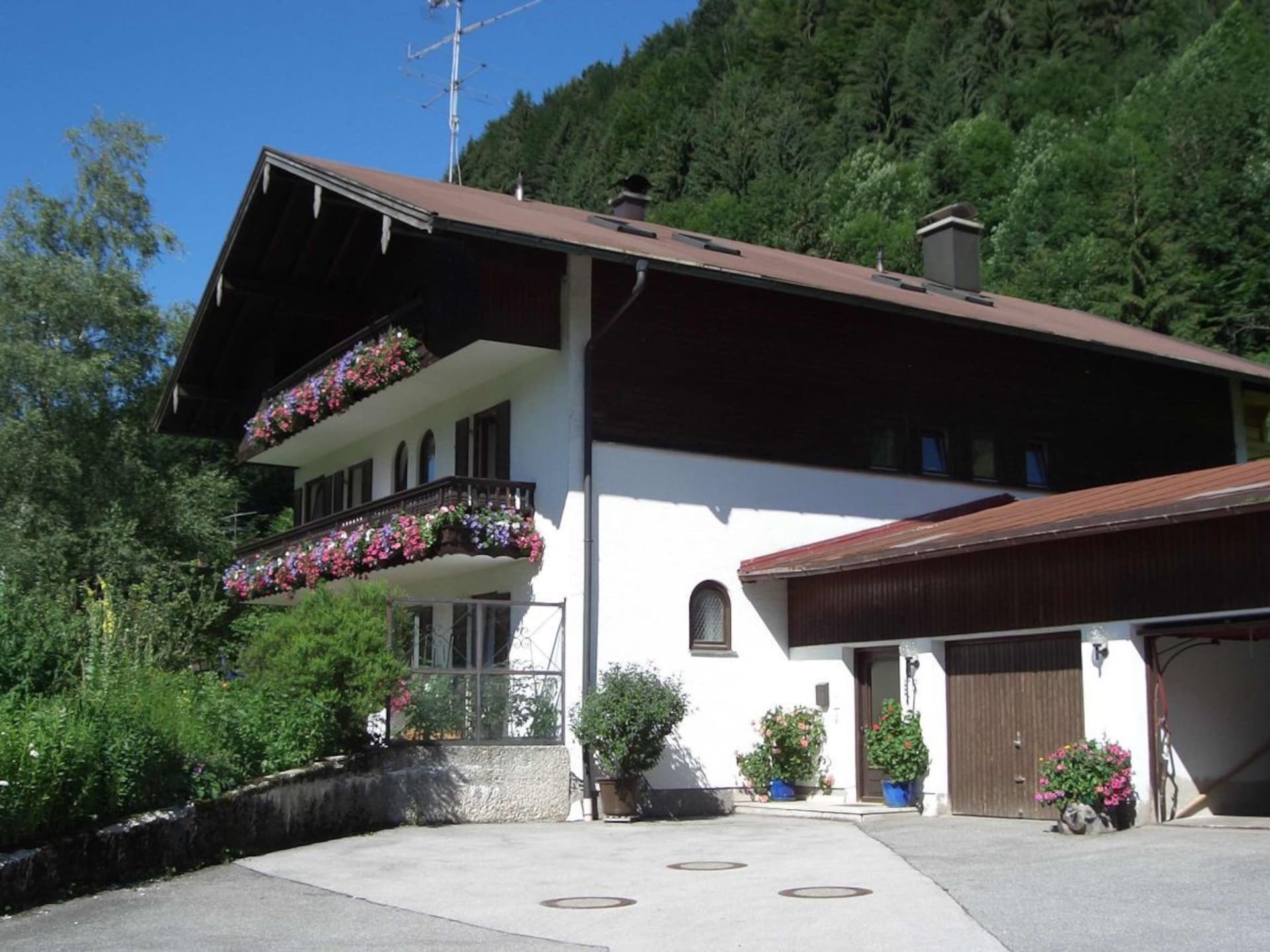 Op 900 m van de piste: sfeervol vakantiehuis in Aschau-Sachrang - foto 3