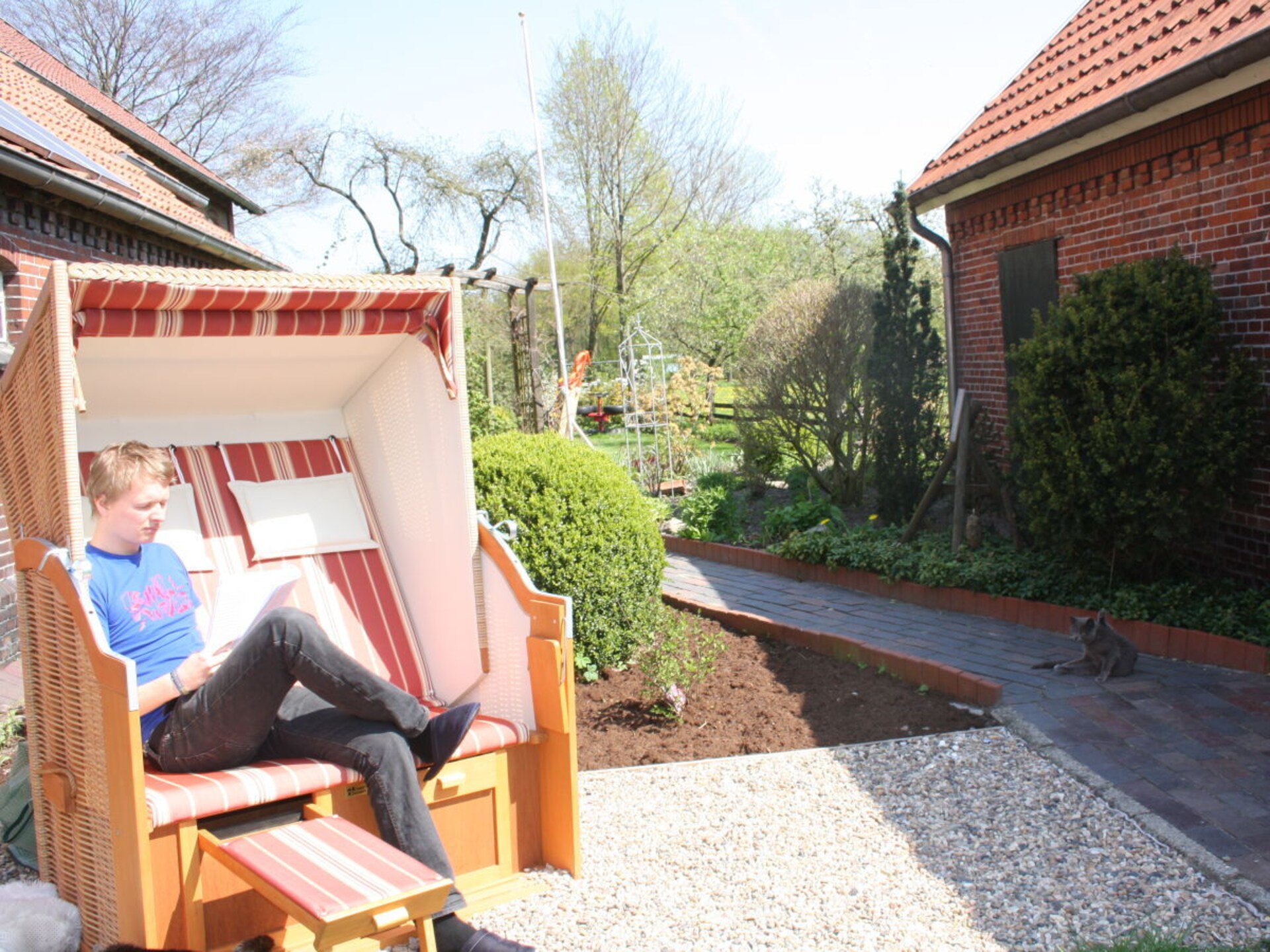 8-persoons vakantiehuis in het centrum van Großefehn - foto 5