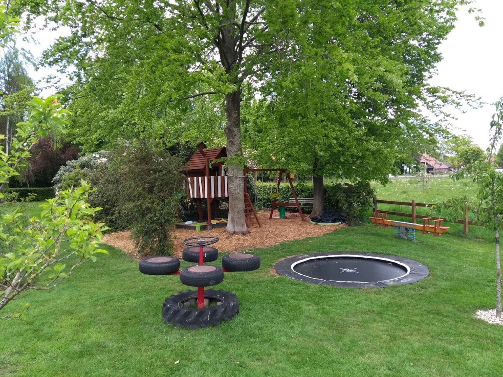8-persoons vakantiehuis in het centrum van Großefehn - foto 21