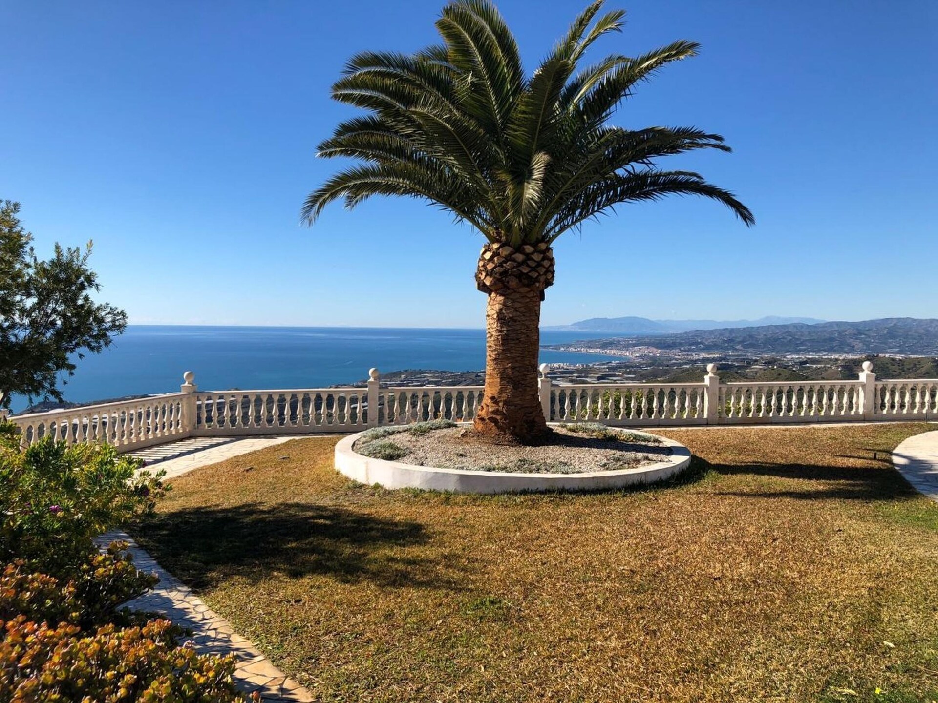 Luxe villa in Torrox met privézwembad en zeezicht - foto 23