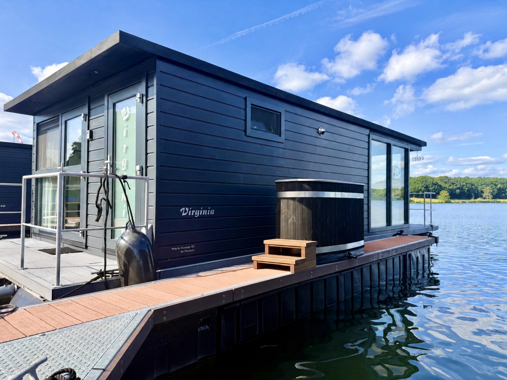 Houseboat Marina Mookerplas with Duo Hot Tub | 4 - 6 people - foto 1