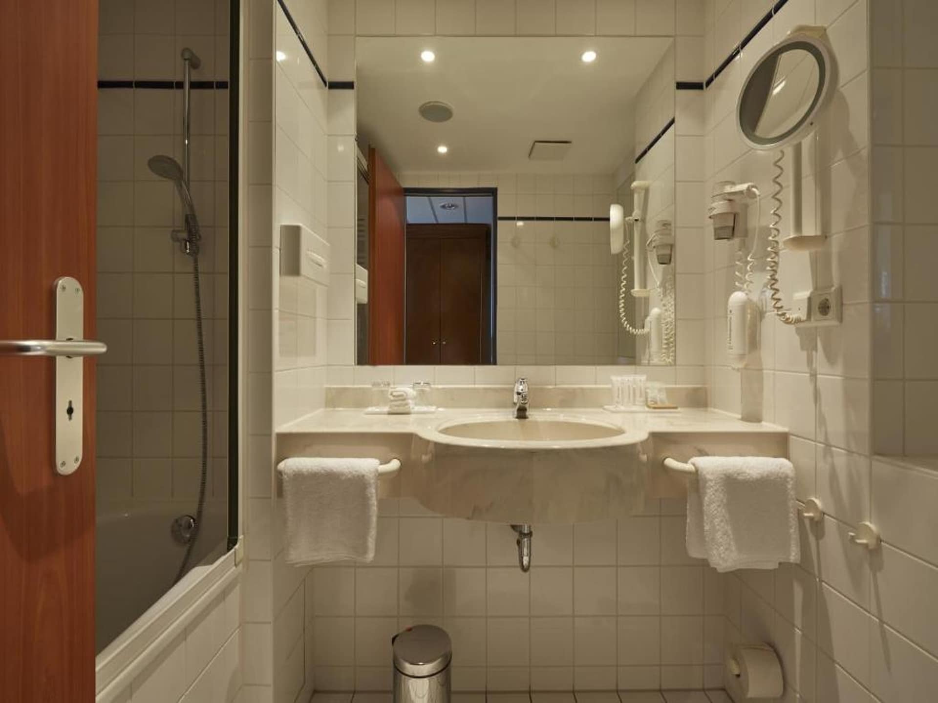 Sunday Hotel Kassel Suites - foto 49