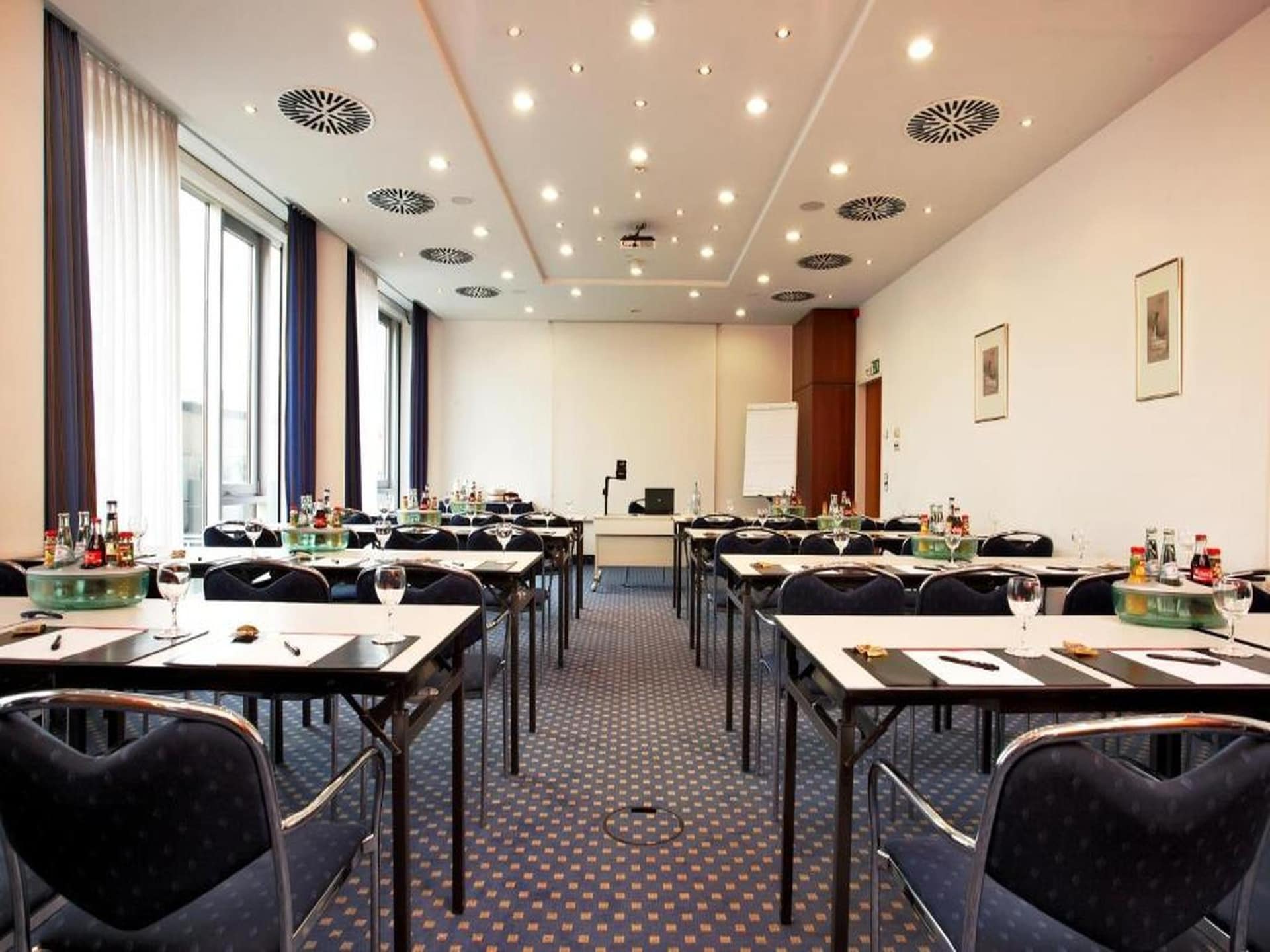 Sunday Hotel Kassel Suites - foto 25