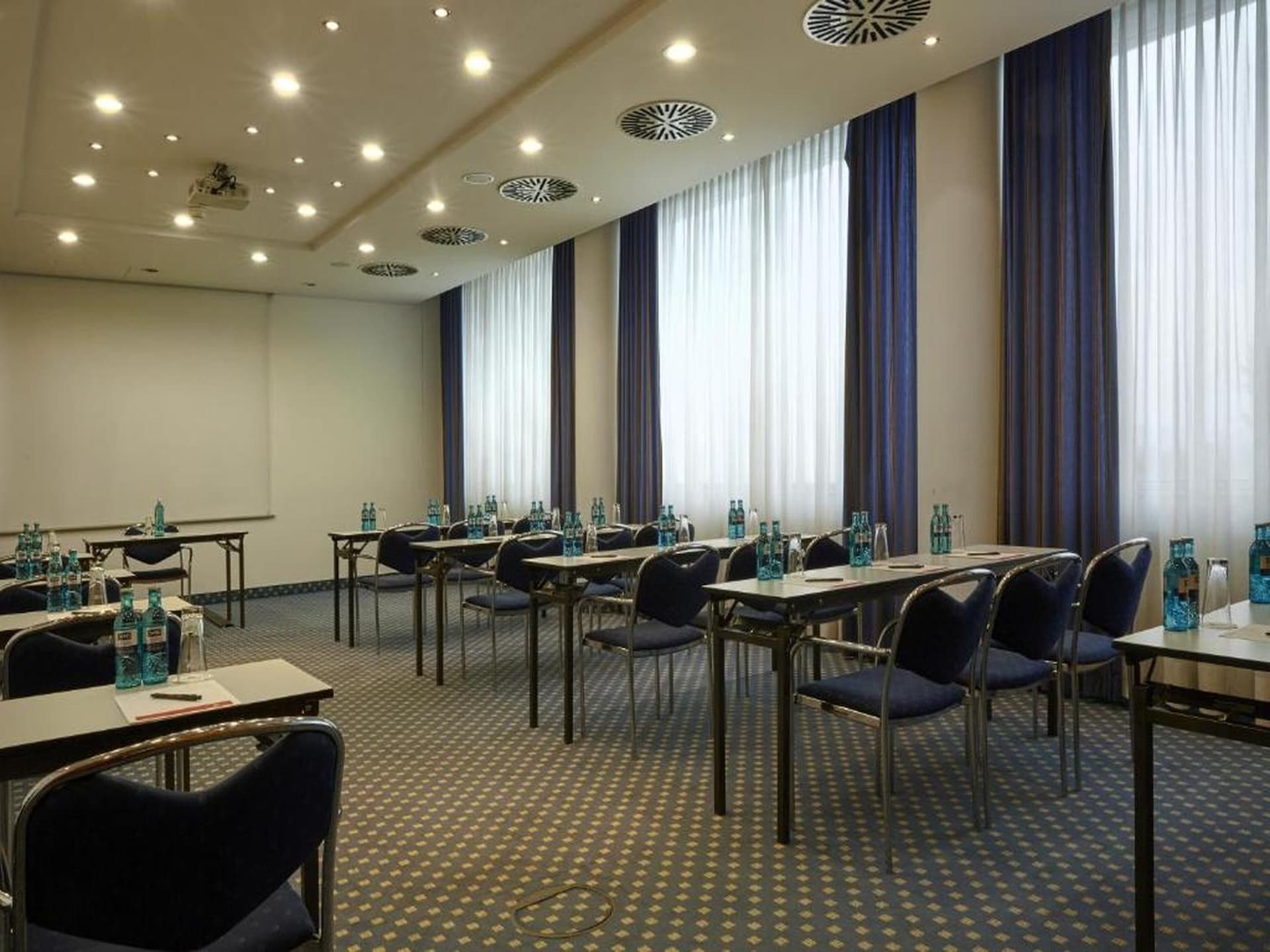 Sunday Hotel Kassel Suites - foto 32