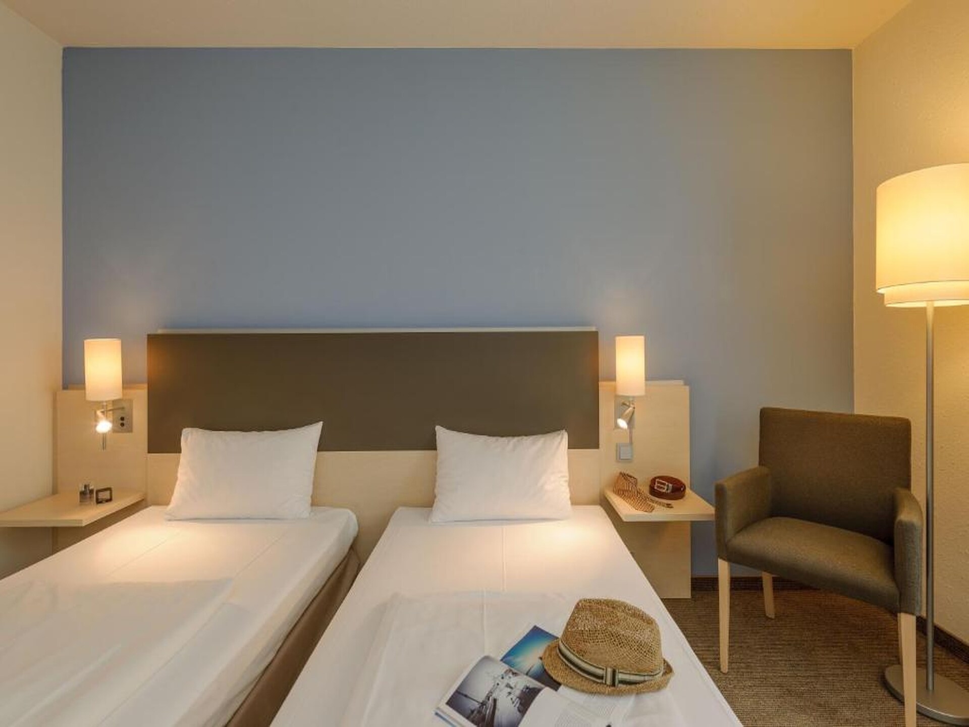 Sunday Hotel Berlin City West Standard Twin Room - foto 14