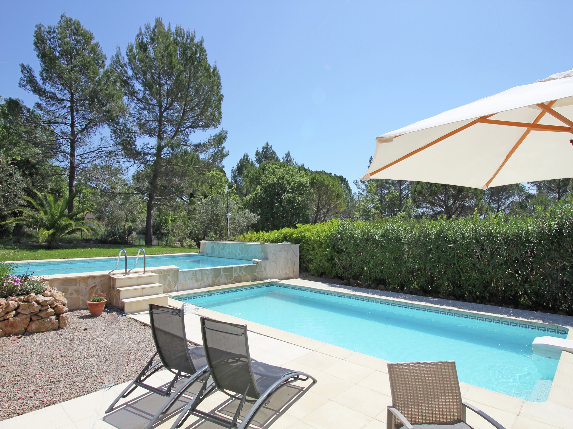 8-persoons villa met privézwembad in Bagnols-En-Foret - foto 10