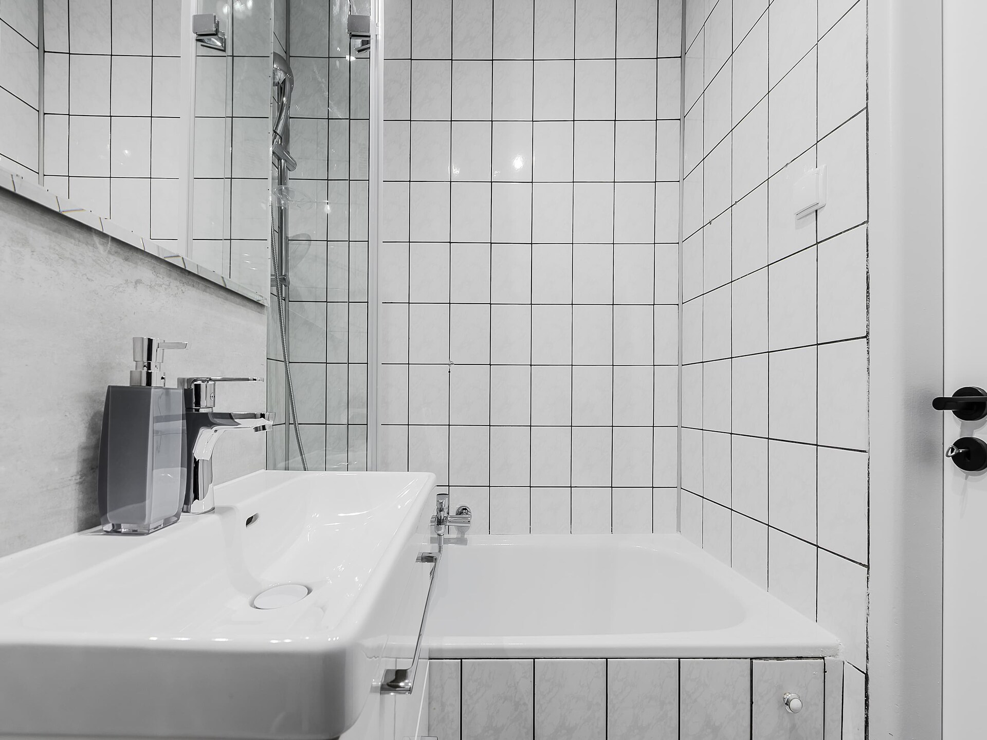 103. Złota 61/27 (4) - foto 19