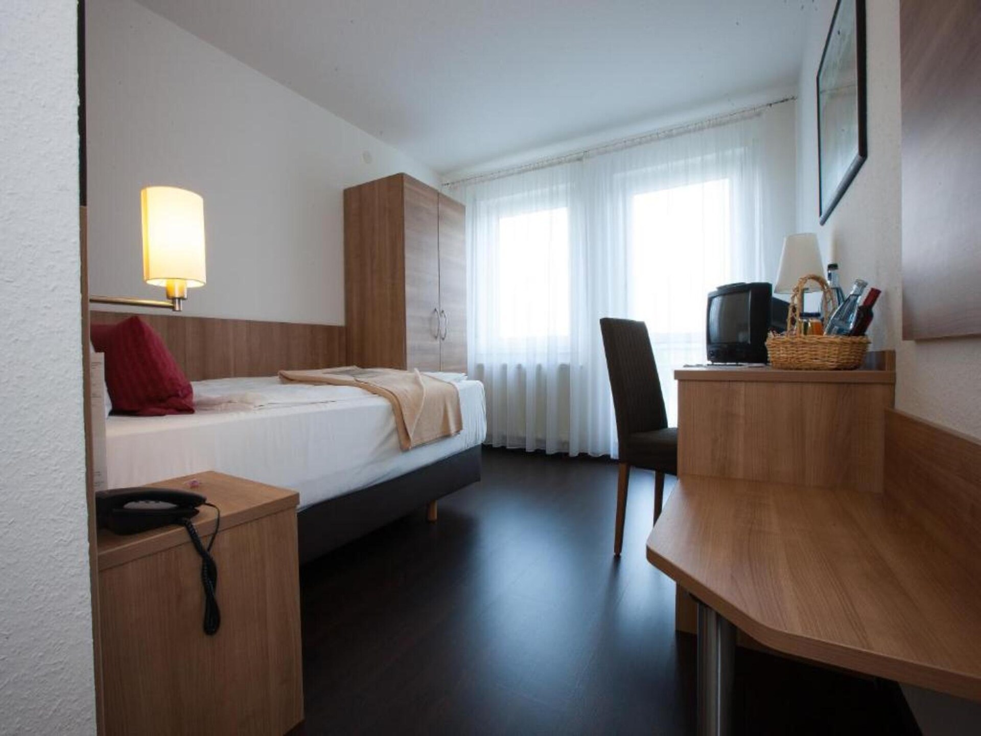 Stuttgart Großbettlingen Hotel by Belvilla Standard Room - foto 2
